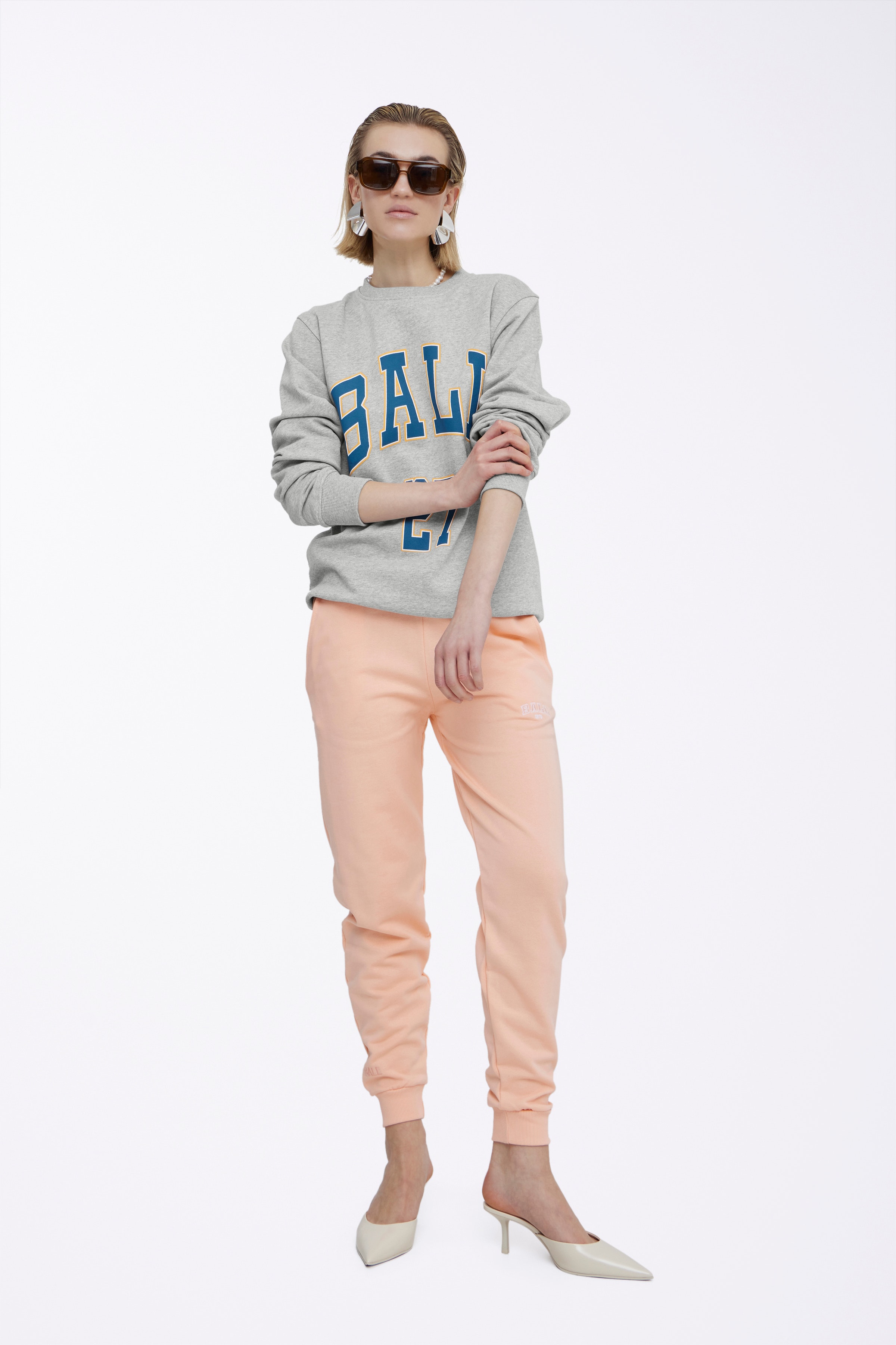 R. WILLS SWEATSHIRT LOOKBOOK FRONT 50400072-204054