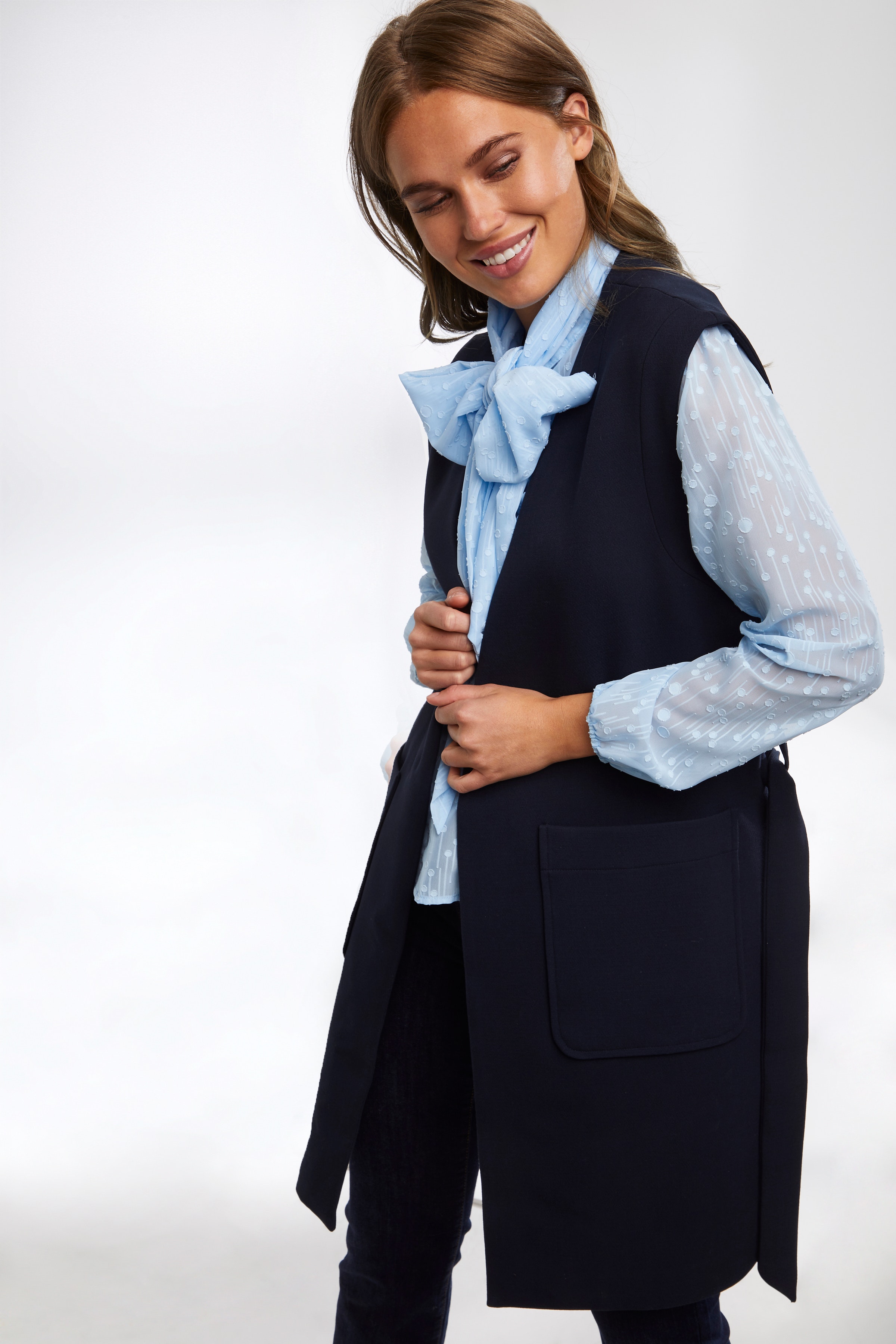 EnricaSZ Vest

 LOOKBOOK DETAIL 30510957-193713