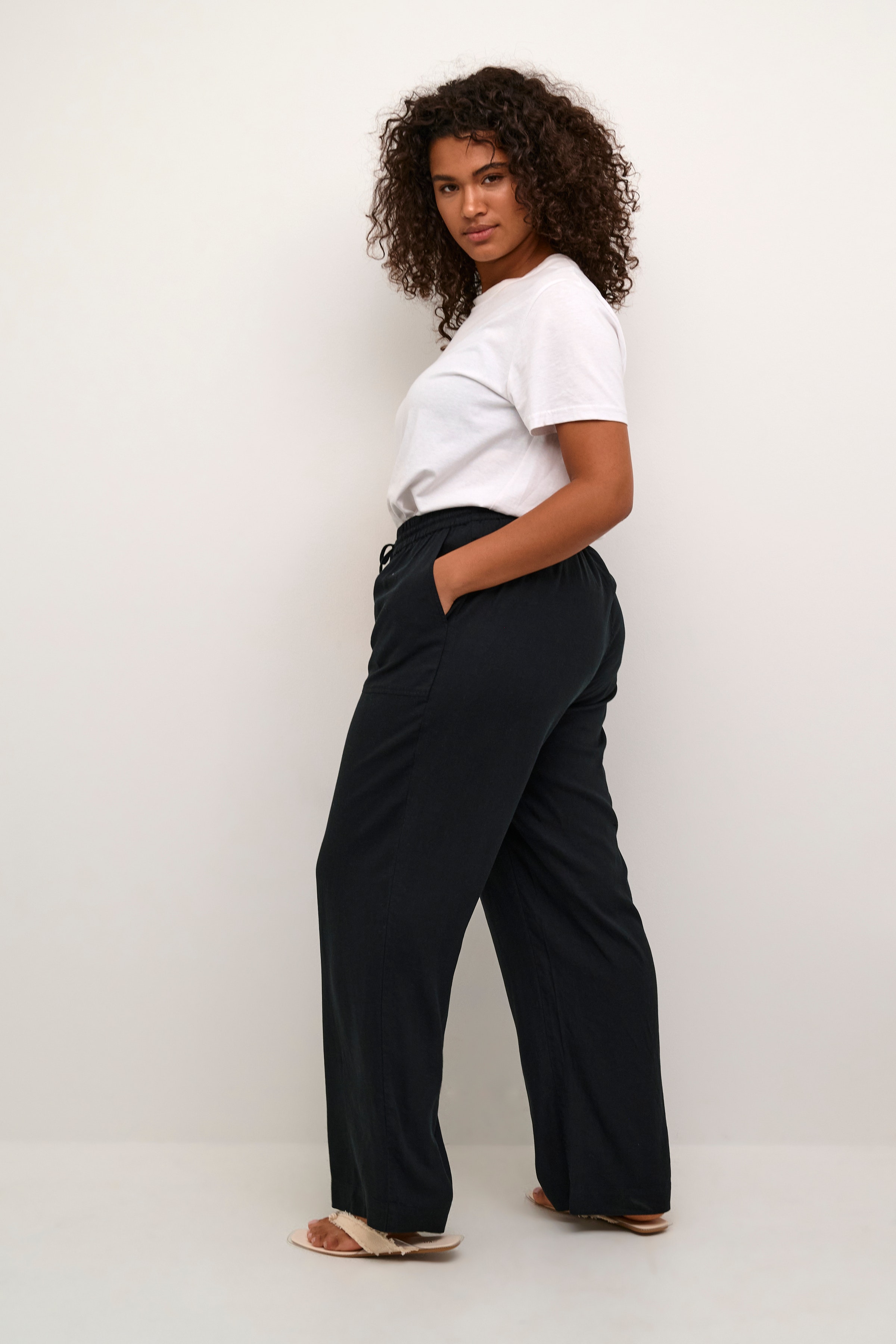 KCmille Linen trousers LOOKBOOK BACK 10582220-100121