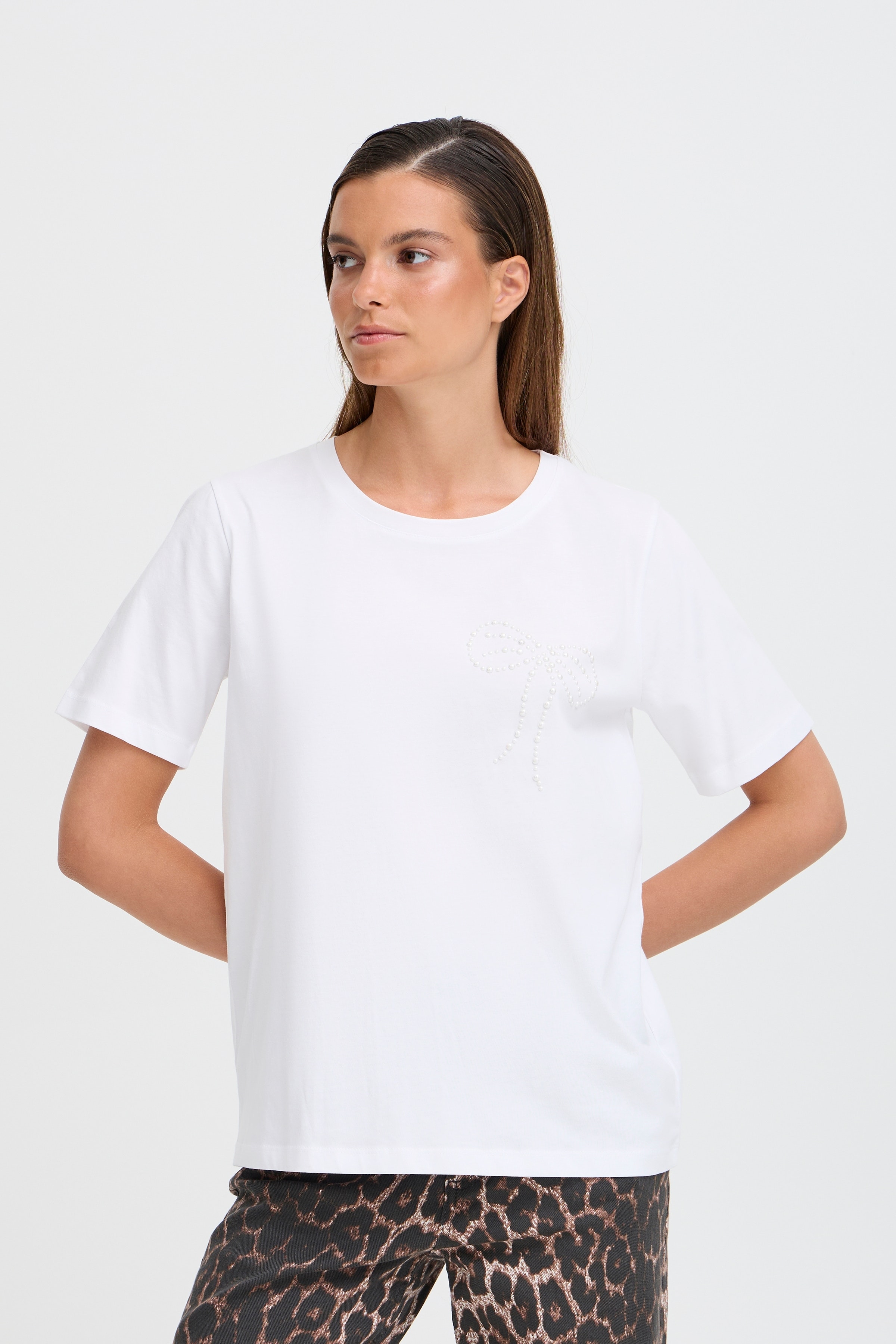 BYSELENE T-shirt LOOKBOOK FRONT 20816830-110601