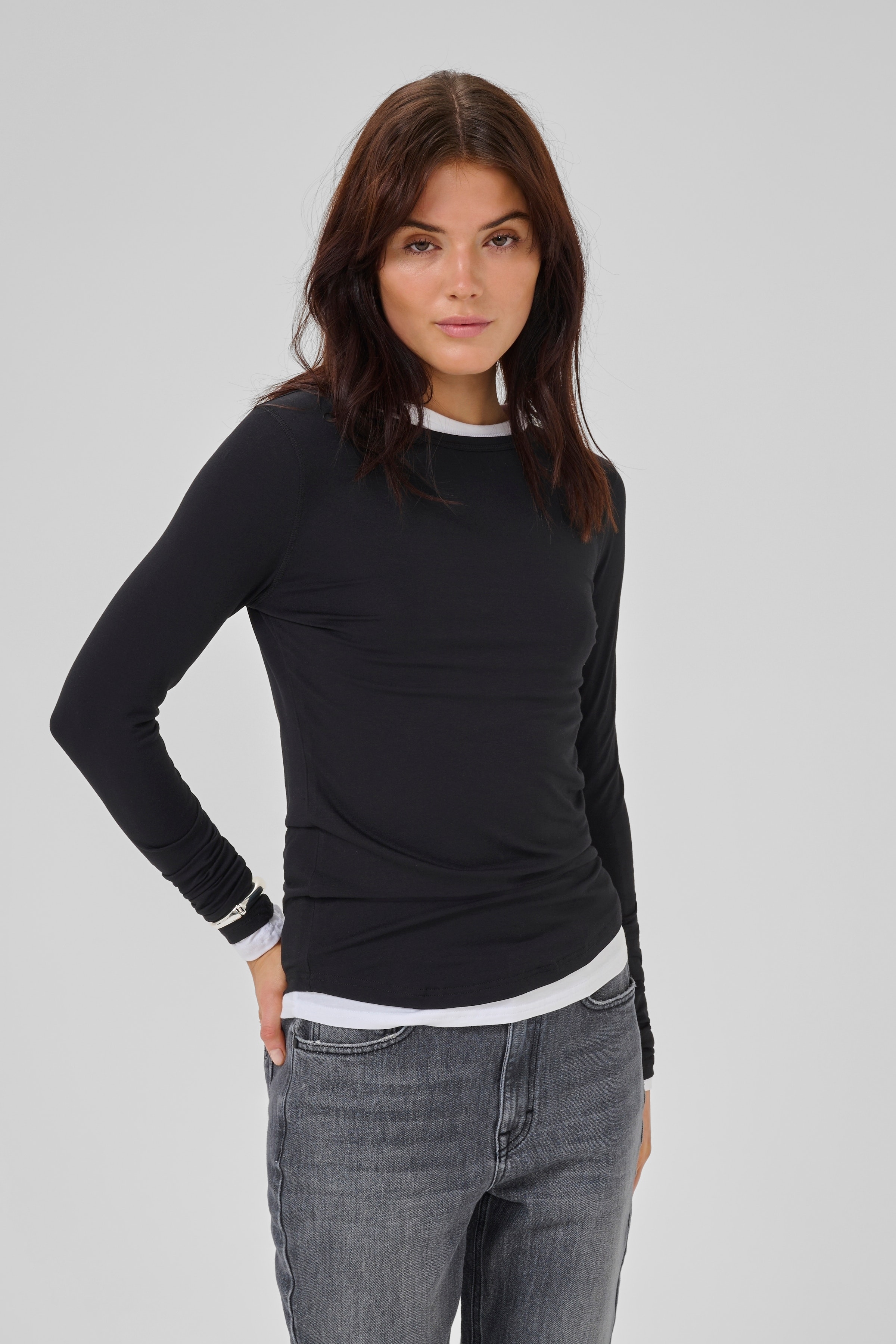 18 THE MODAL BLOUSE LOOKBOOK FRONT 10703600-100031