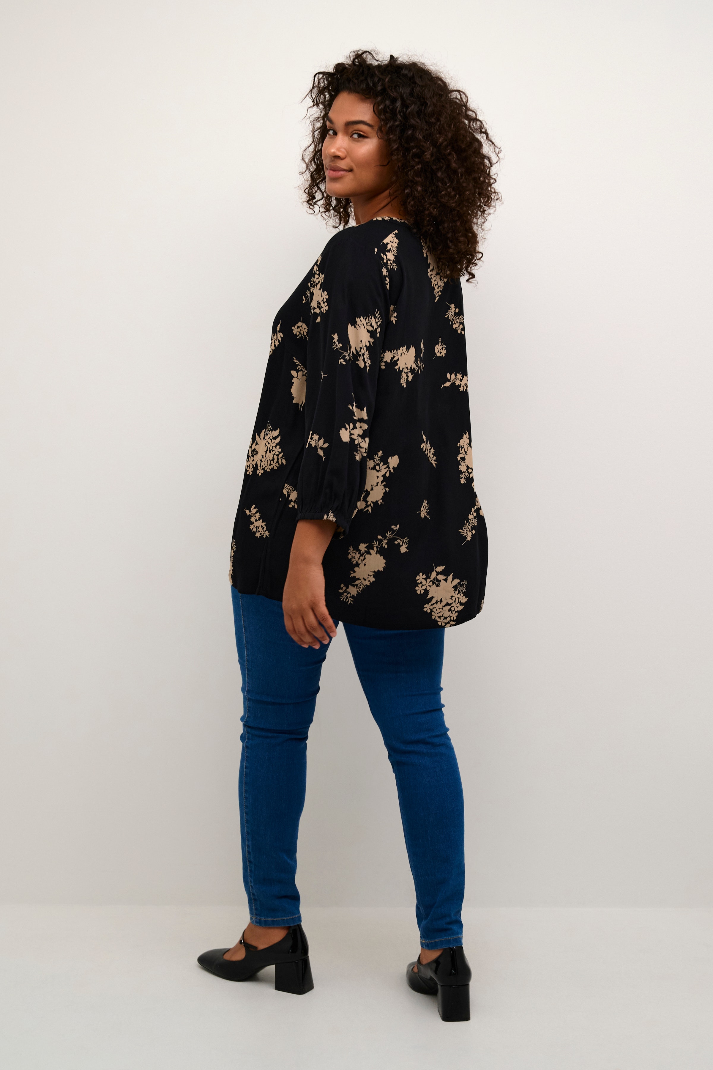 KCclaira Blouse LOOKBOOK BACK 10582527-106367