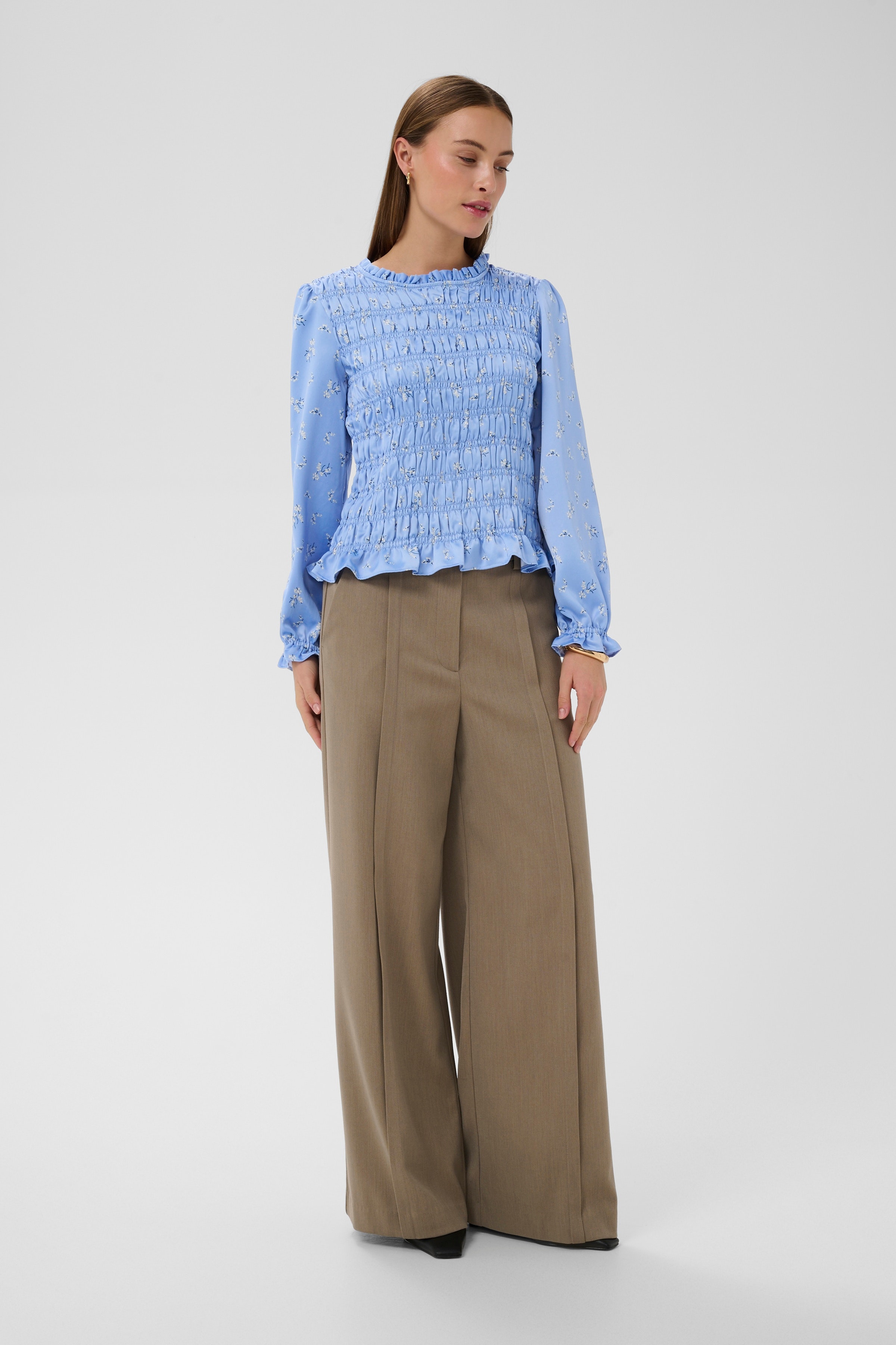 SLAnna Blouse LOOKBOOK FRONT 30408894-305057