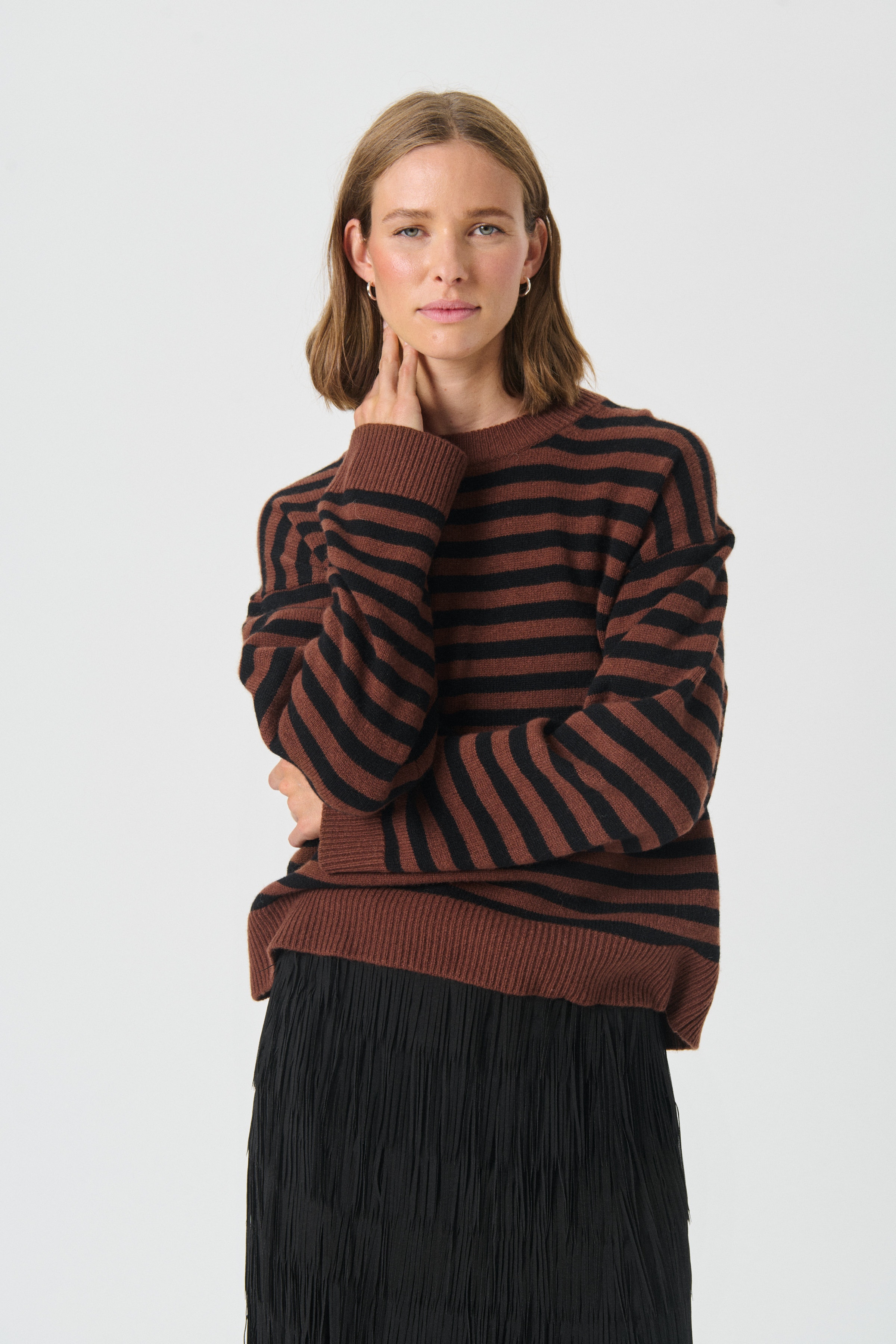 VinasPW Pullover LOOKBOOK FRONT 30310219-304438
