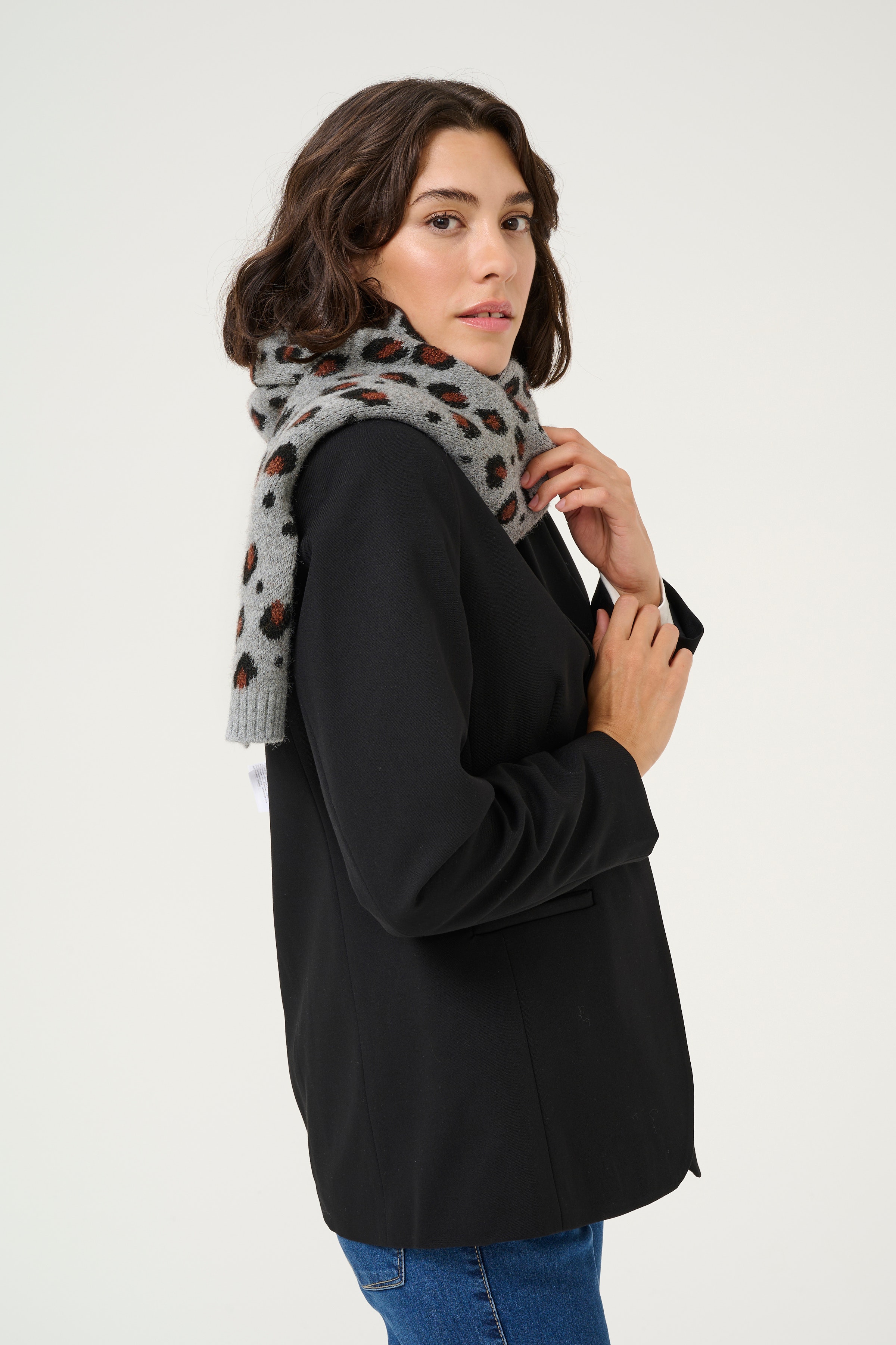 KAmae Scarf LOOKBOOK FRONT 10509908-107421