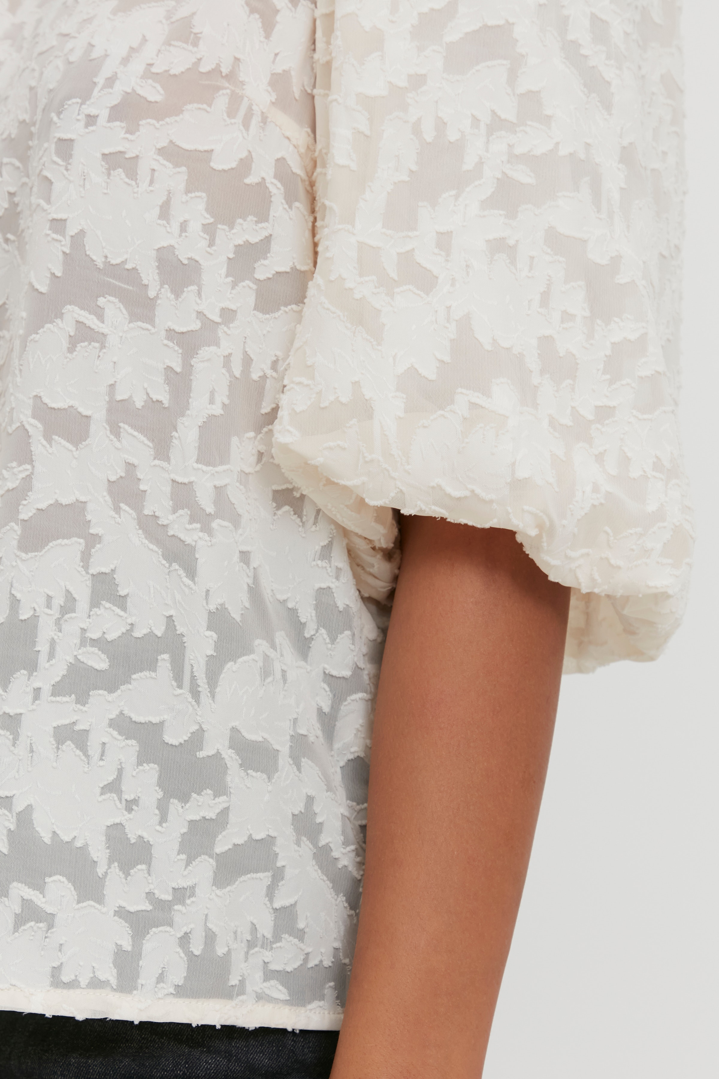 Blouse with short sleeve LOOKBOOK DETAIL 50206618-110110