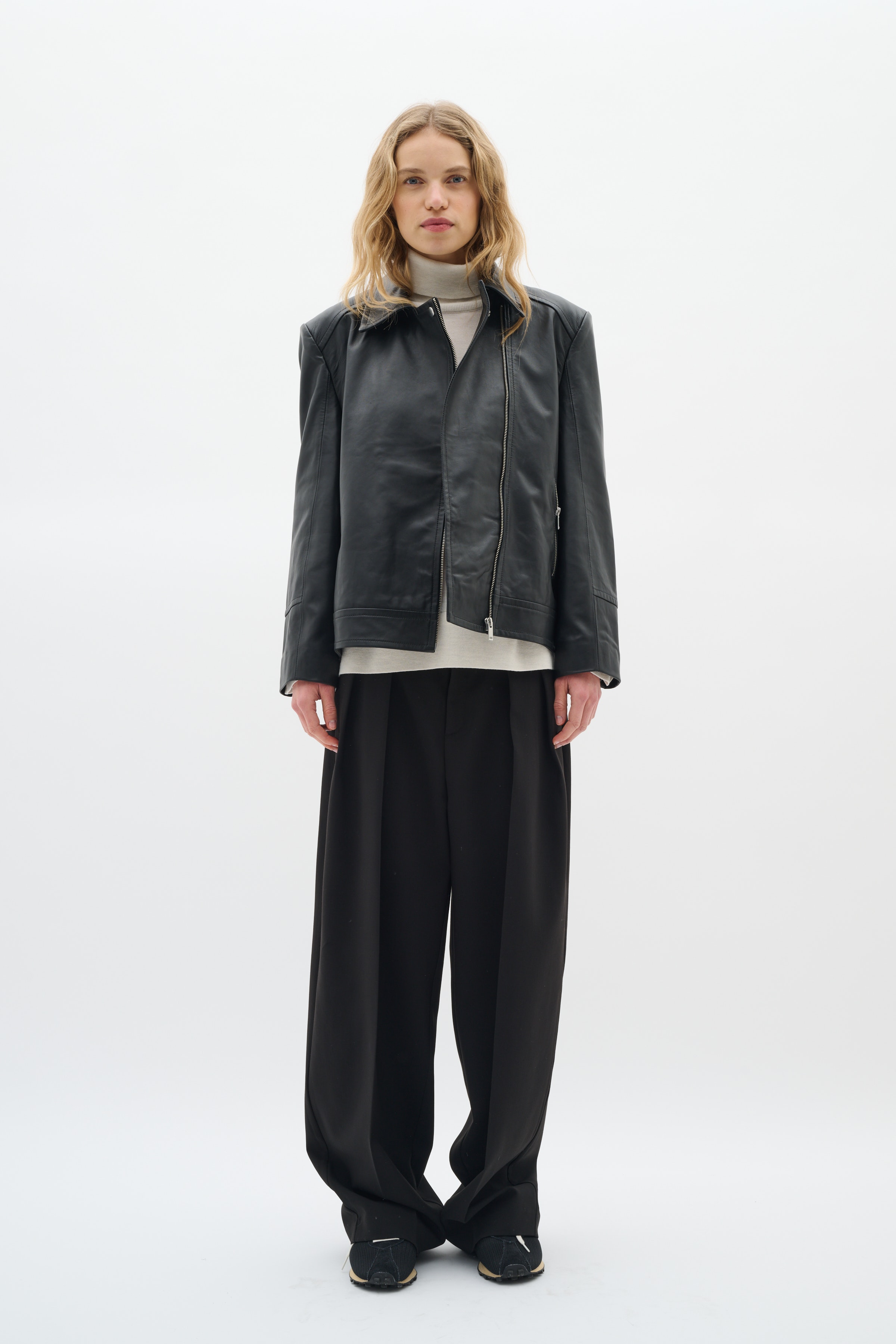 BrodiaIW Outerwear LOOKBOOK FRONT 30110996-194008