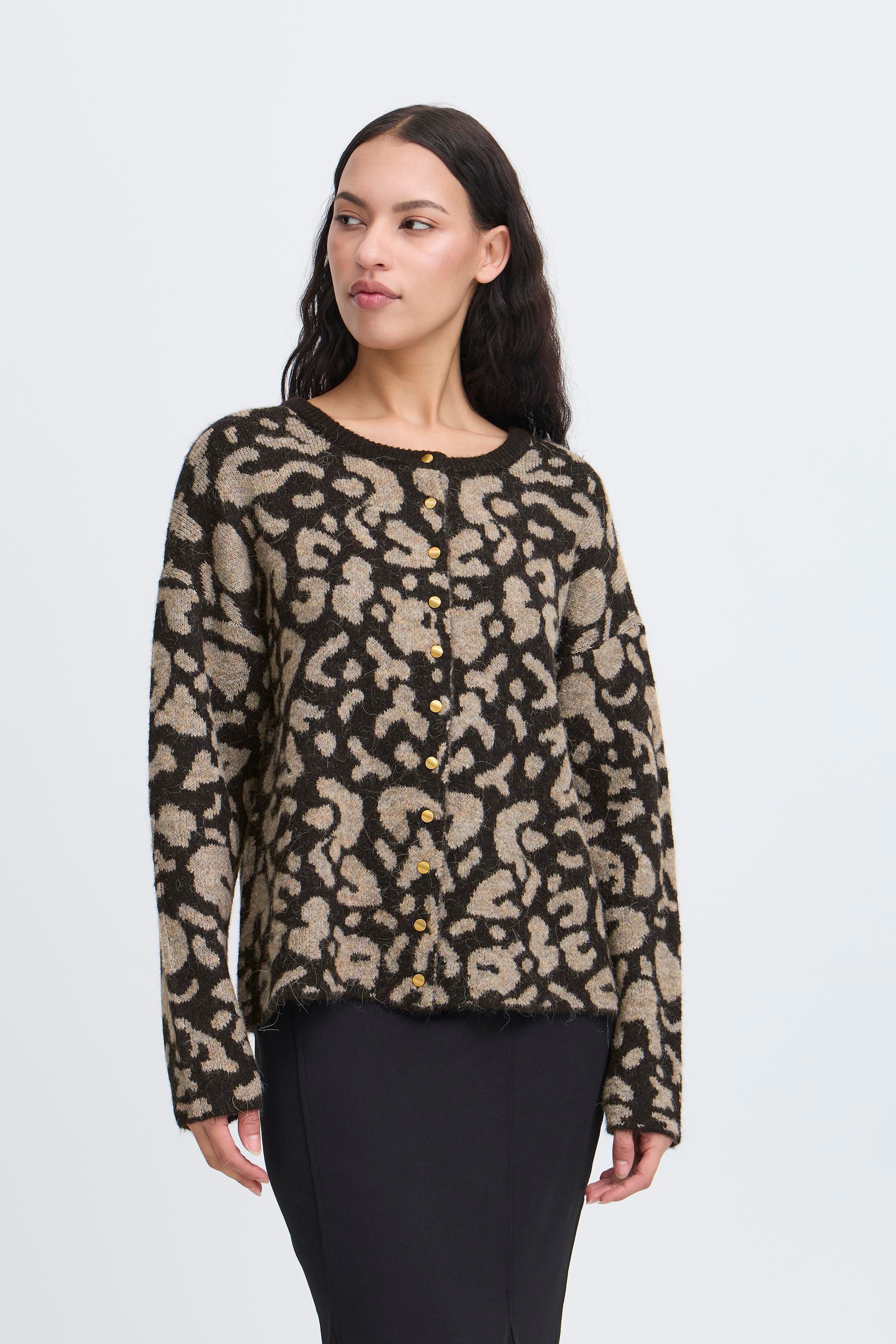IHKAMARA Cardigan LOOKBOOK FRONT 20124176-900000393