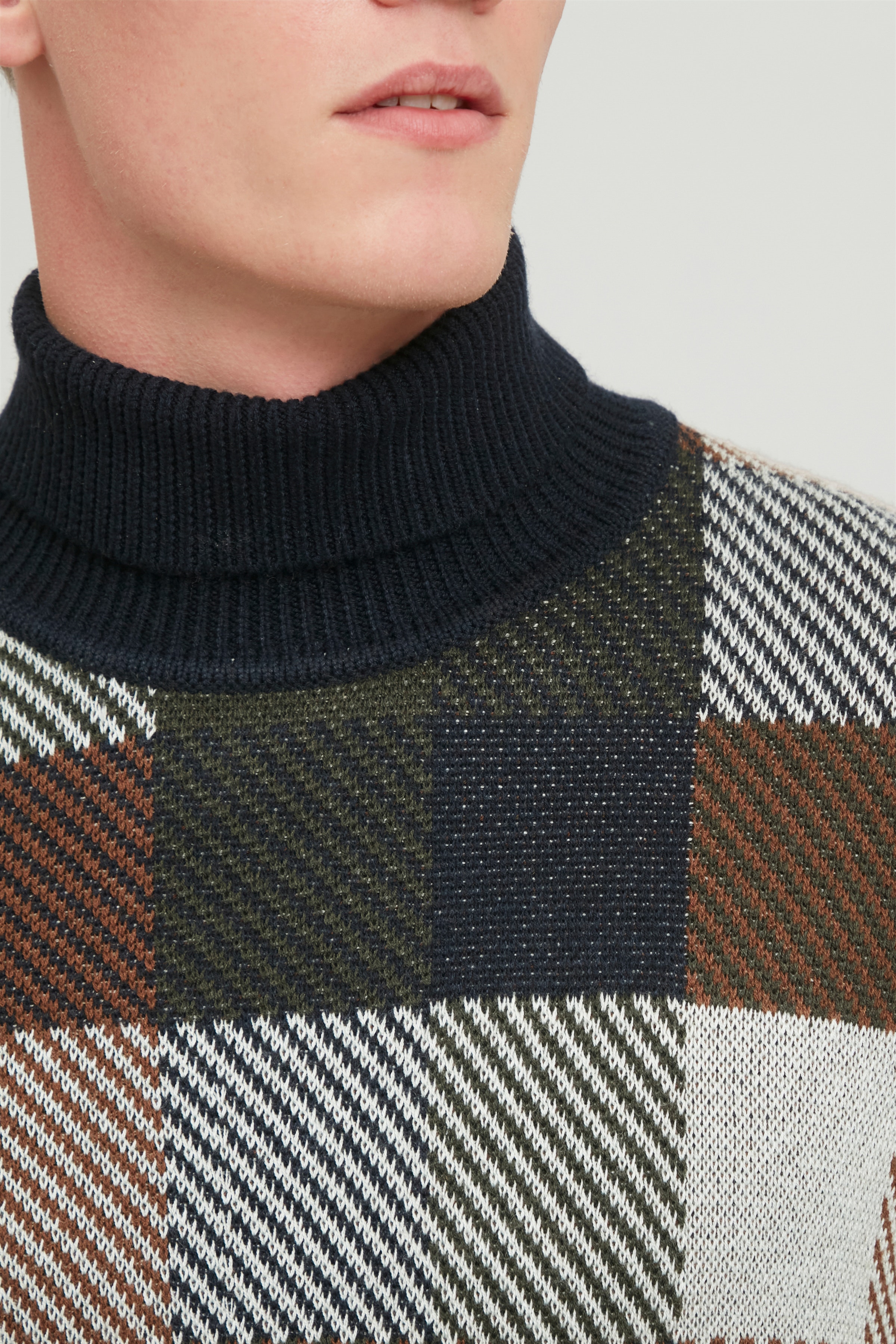 CFKARL PULLOVER LOOKBOOK DETAIL 20504096-193923