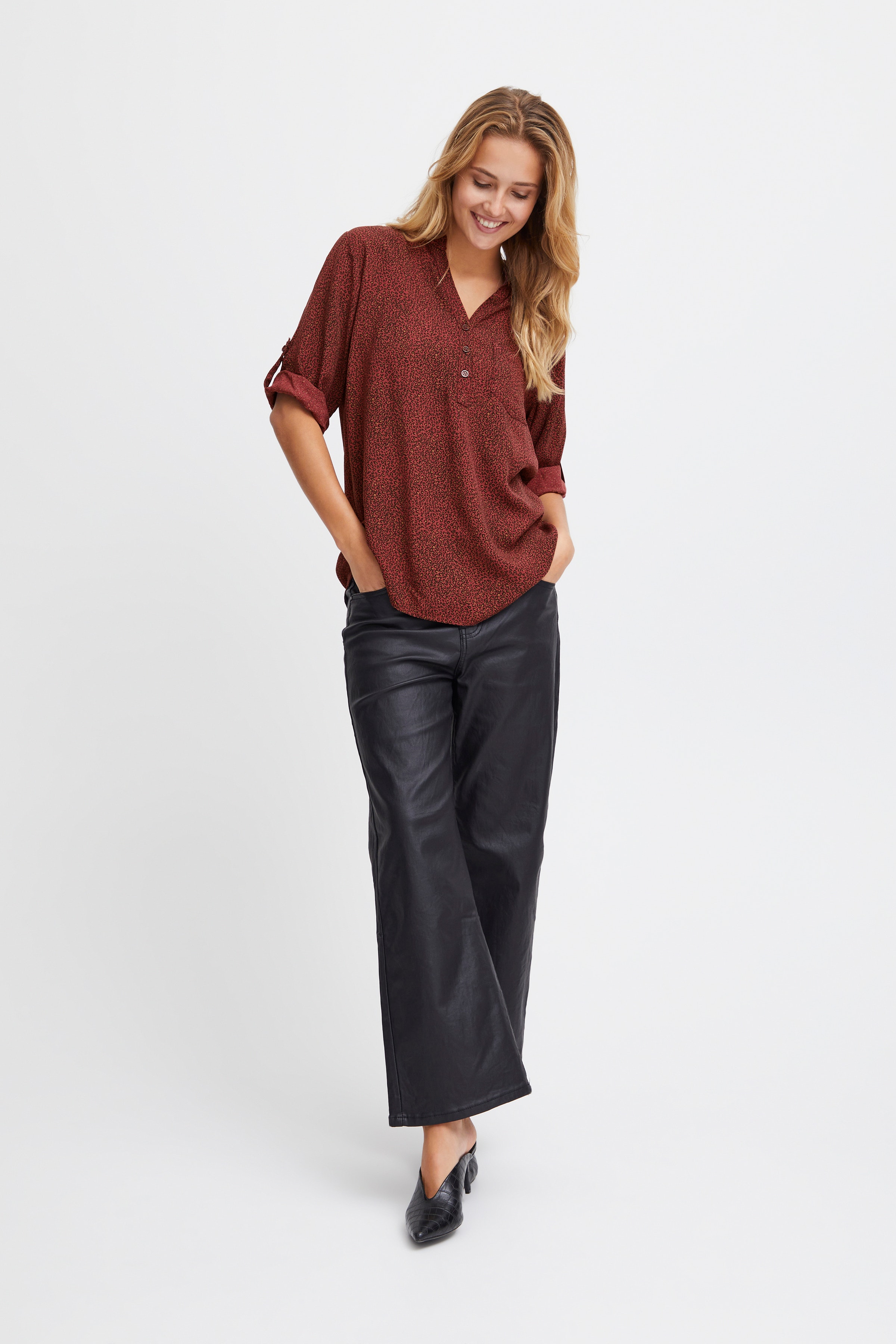 SBRAFIA Bluse LOOKBOOK FRONT 22100341-191543