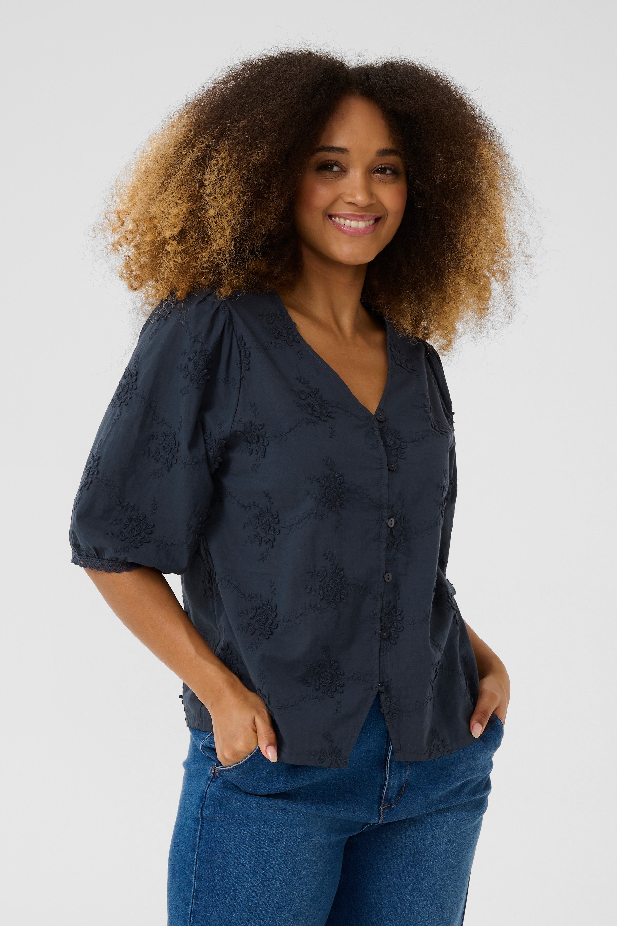 CRAlisa Blouse LOOKBOOK FRONT 10614307-193923