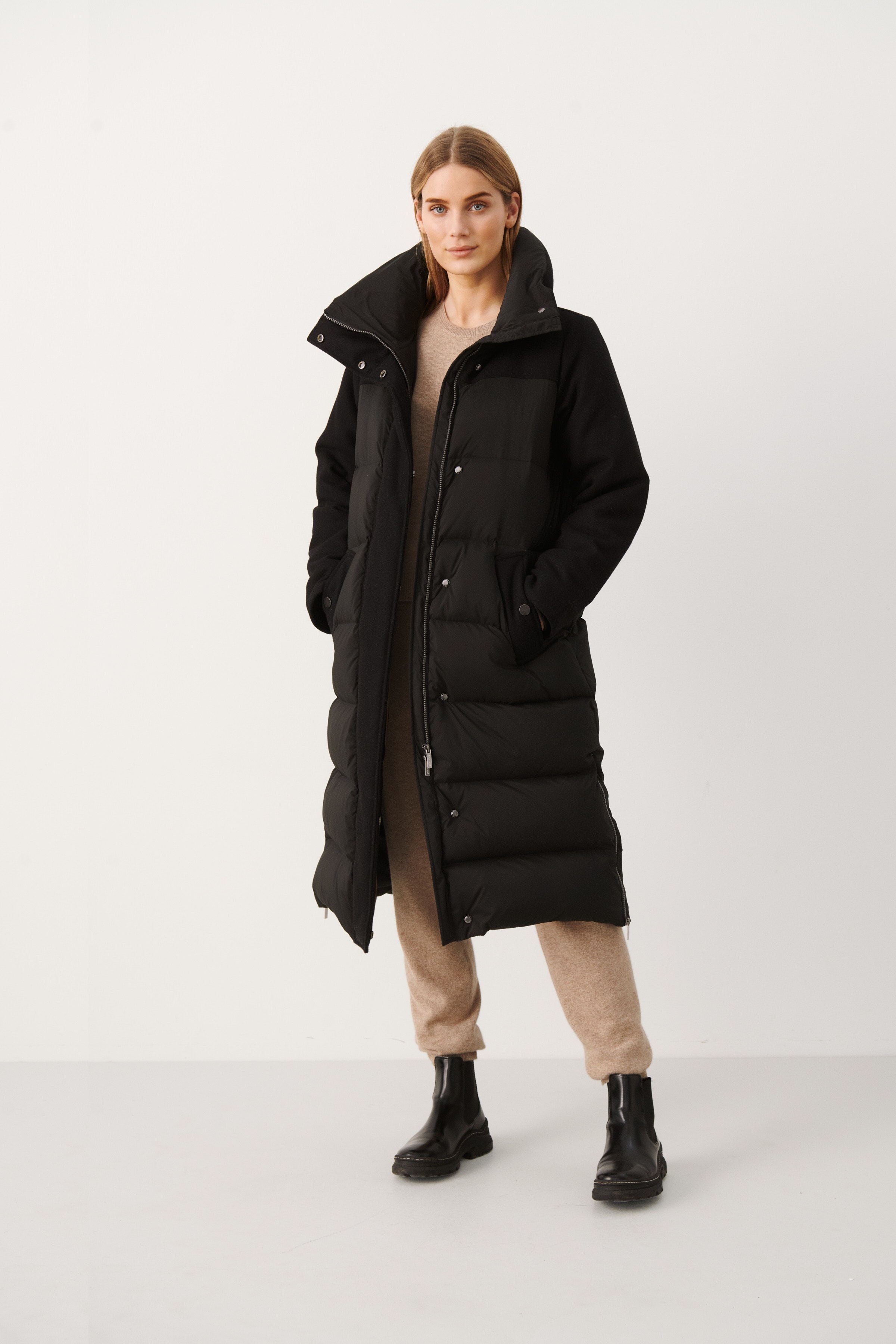 StormyPW Outerwear LOCATION FRONT 30306100-194008