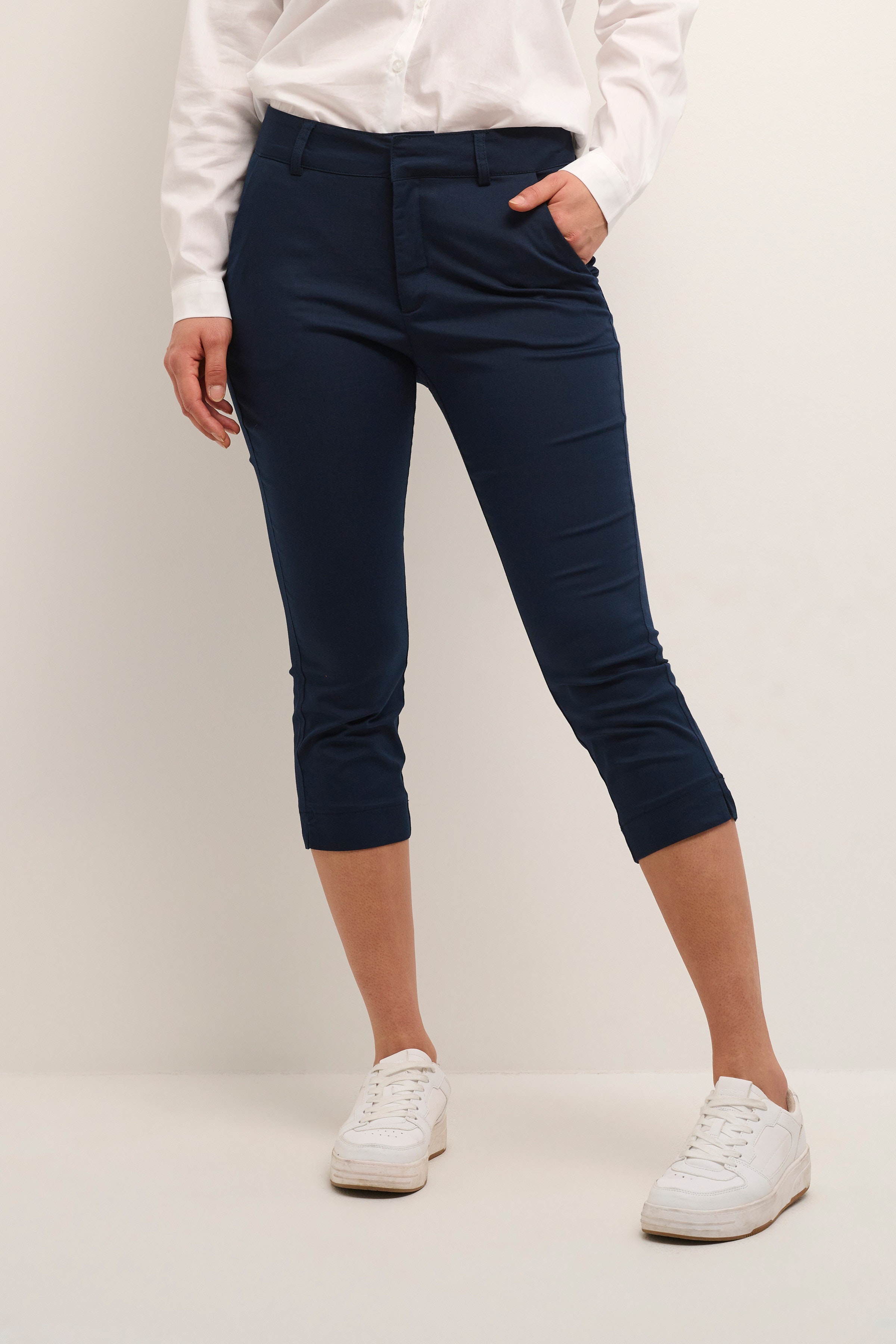 KAlea Capri Trousers LOOKBOOK FRONT 10506815-194020