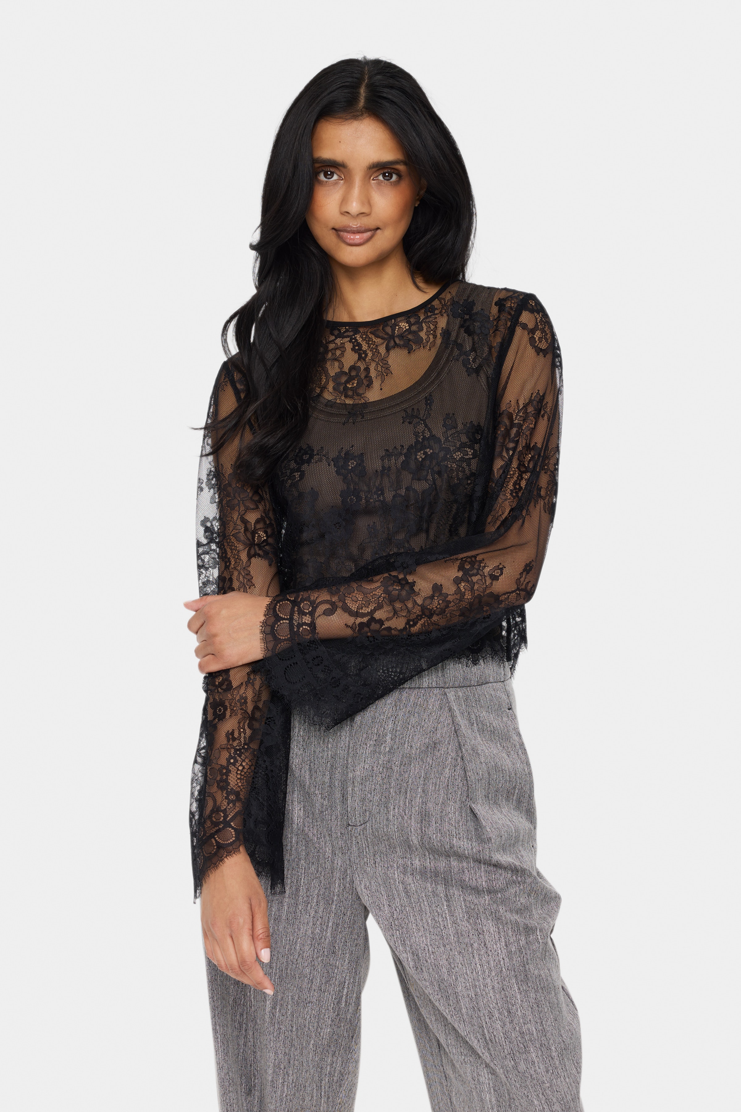 GigiSZ Blus LOOKBOOK FRONT 30513463-193911