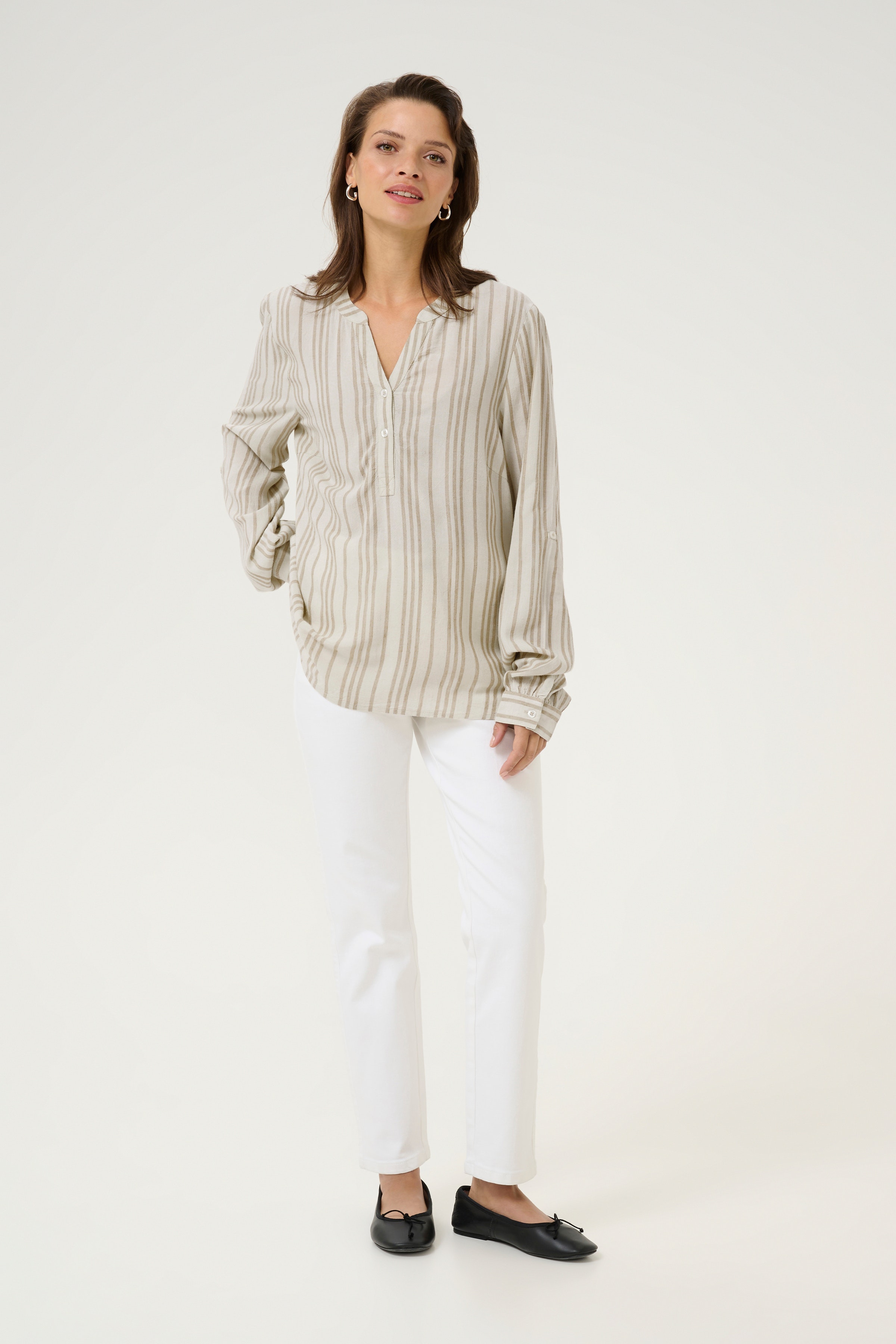 KAmilia Linen blouse LOOKBOOK FRONT 10508313-107125