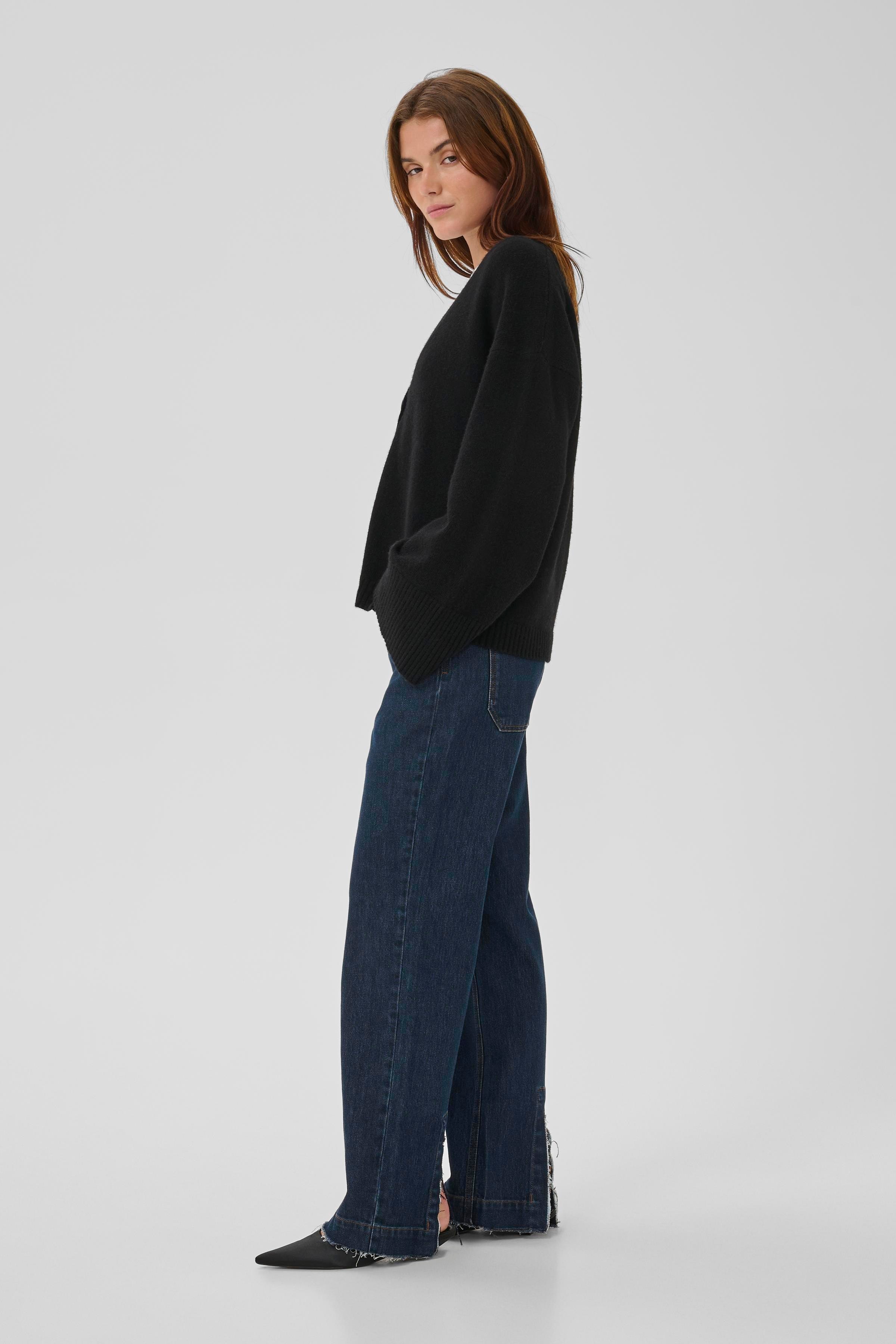 MWEbba High Straight Slit LOOKBOOK FRONT 10705266-100067