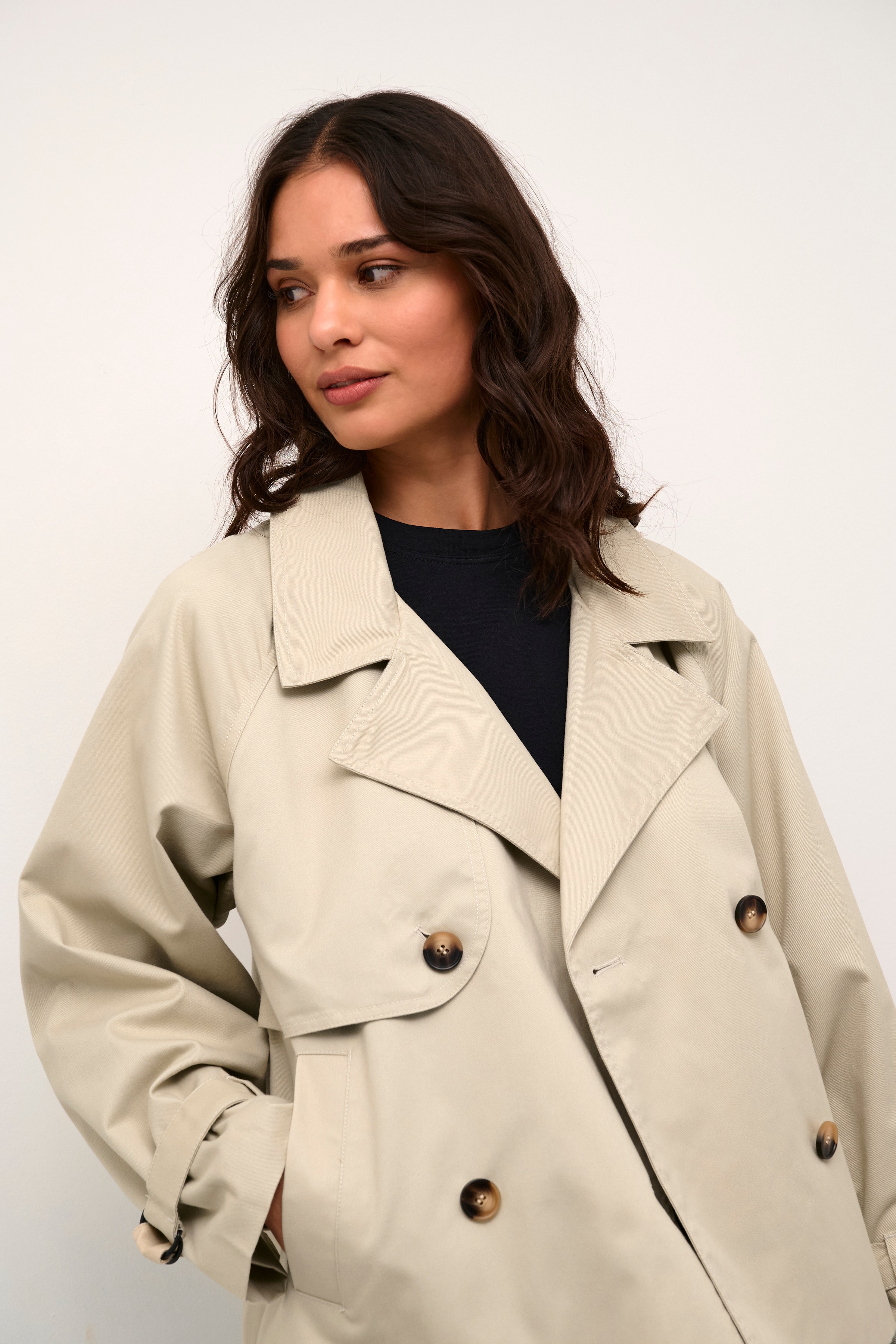 KAelise Kort Trenchcoat LOOKBOOK DETAIL 10508302-151305