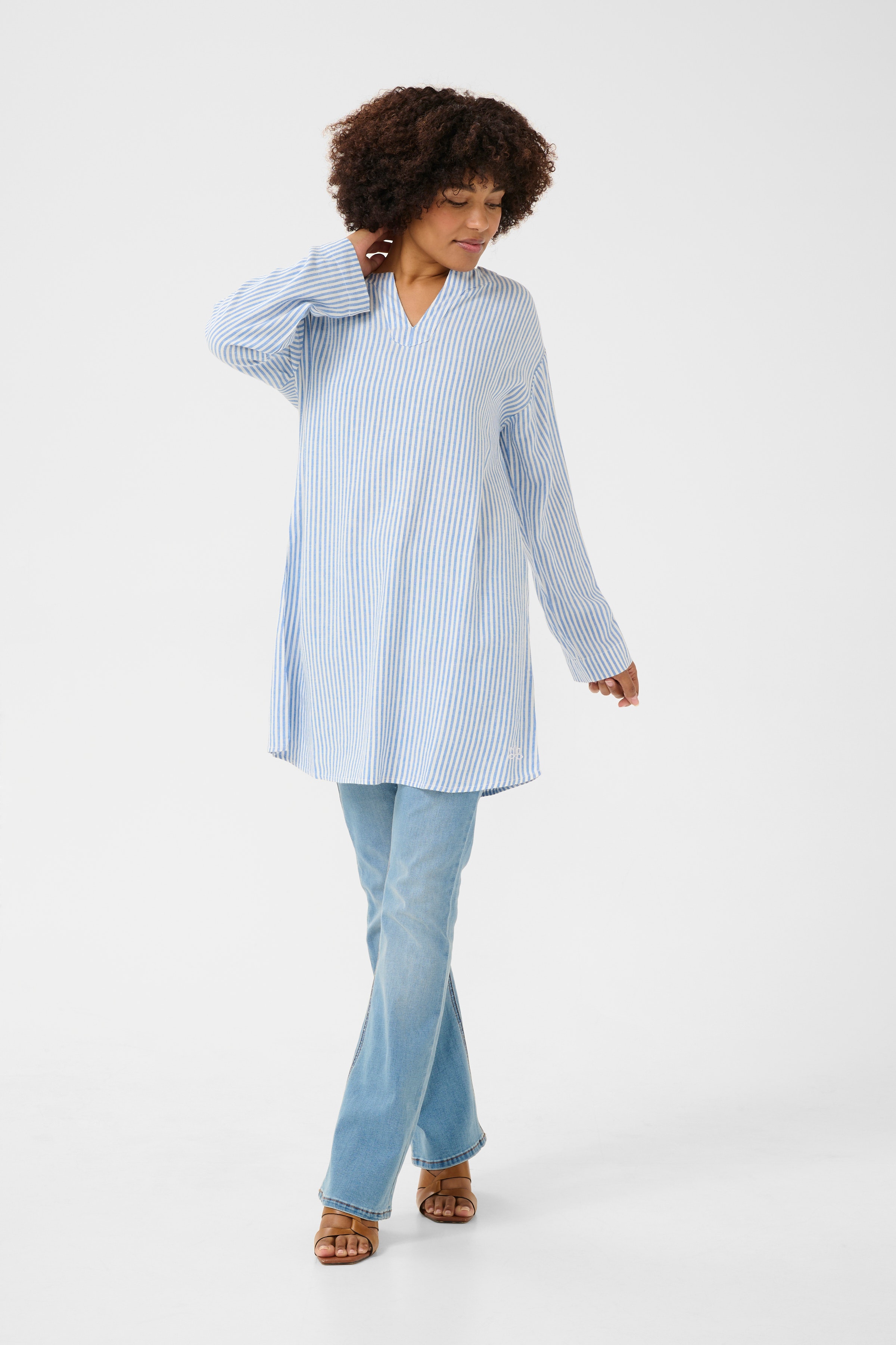 CRVenta Linen Tunic LOOKBOOK FRONT 10608073-104396