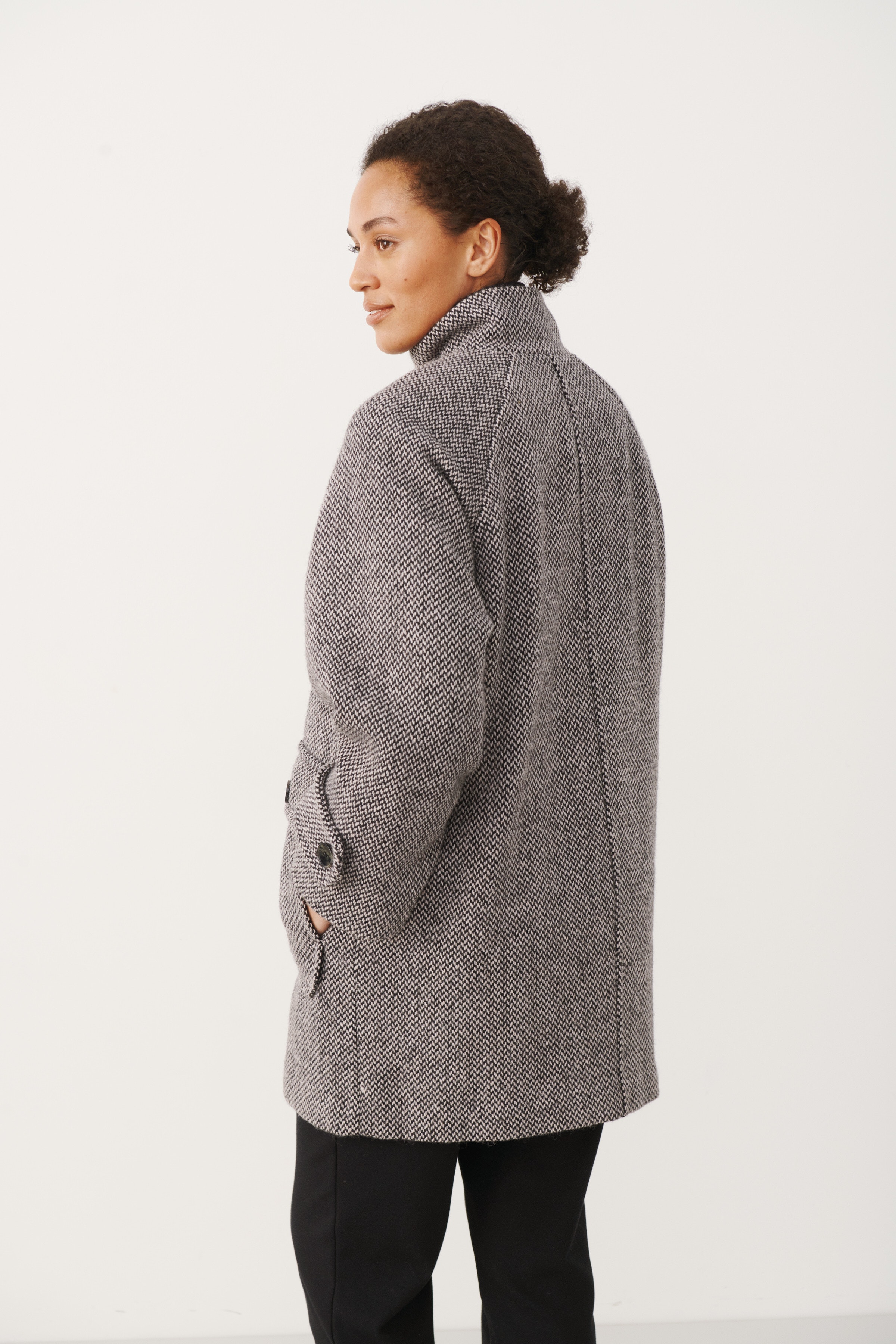 KarinPW Ytterplagg LOOKBOOK BACK 30306105-300805