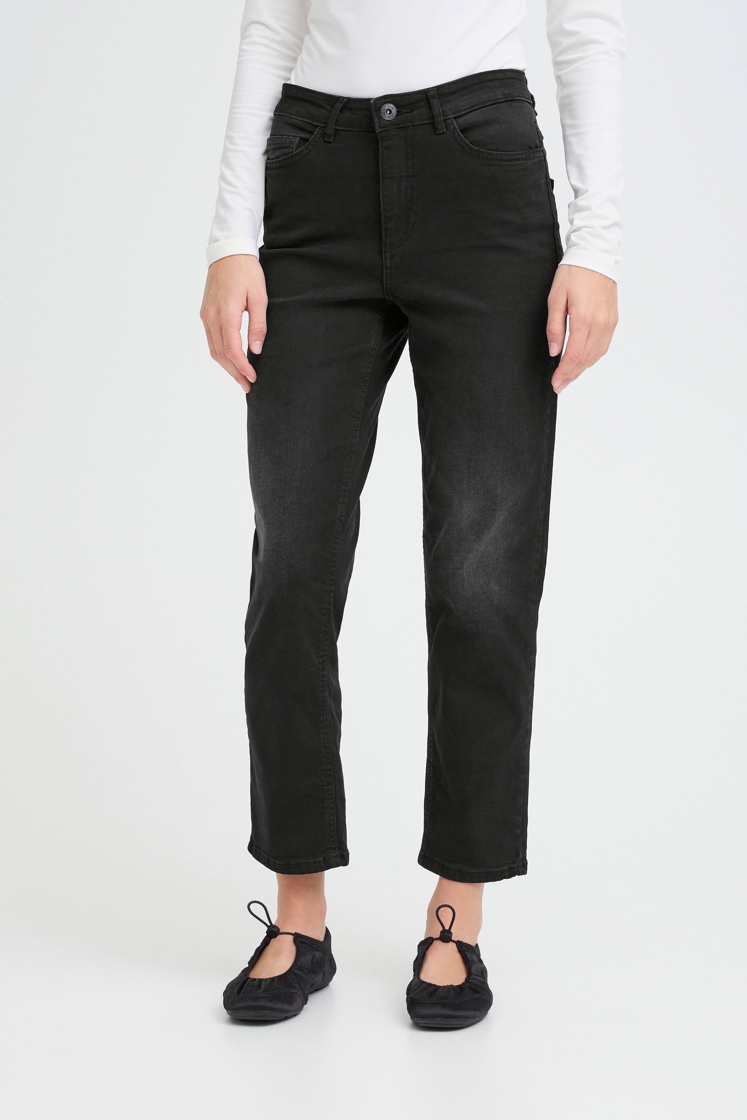 IHTWIGGY RAVEN Jeans LOOKBOOK FRONT 20110967-19041