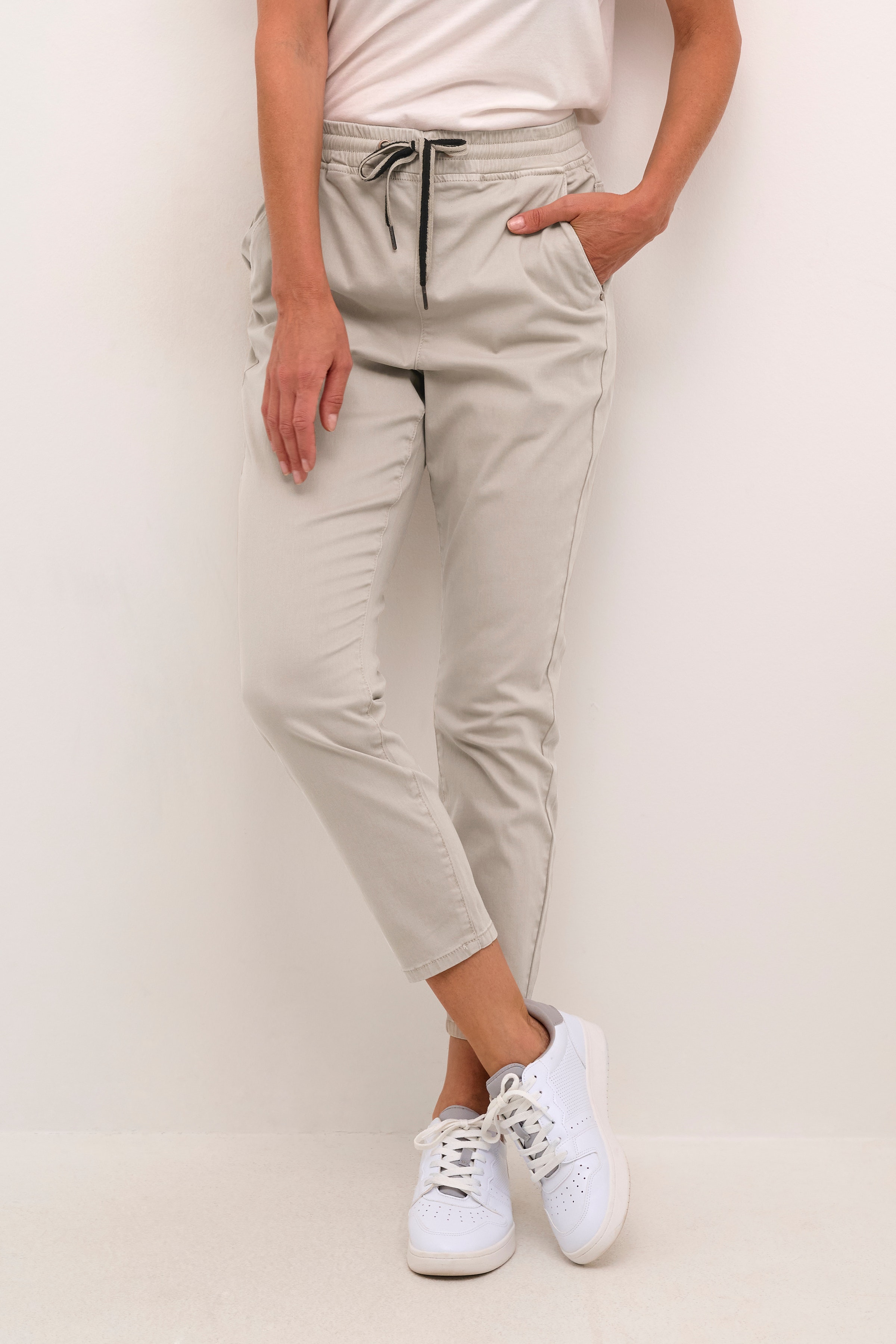 CRDonne Hose LOOKBOOK FRONT 10613551-161305