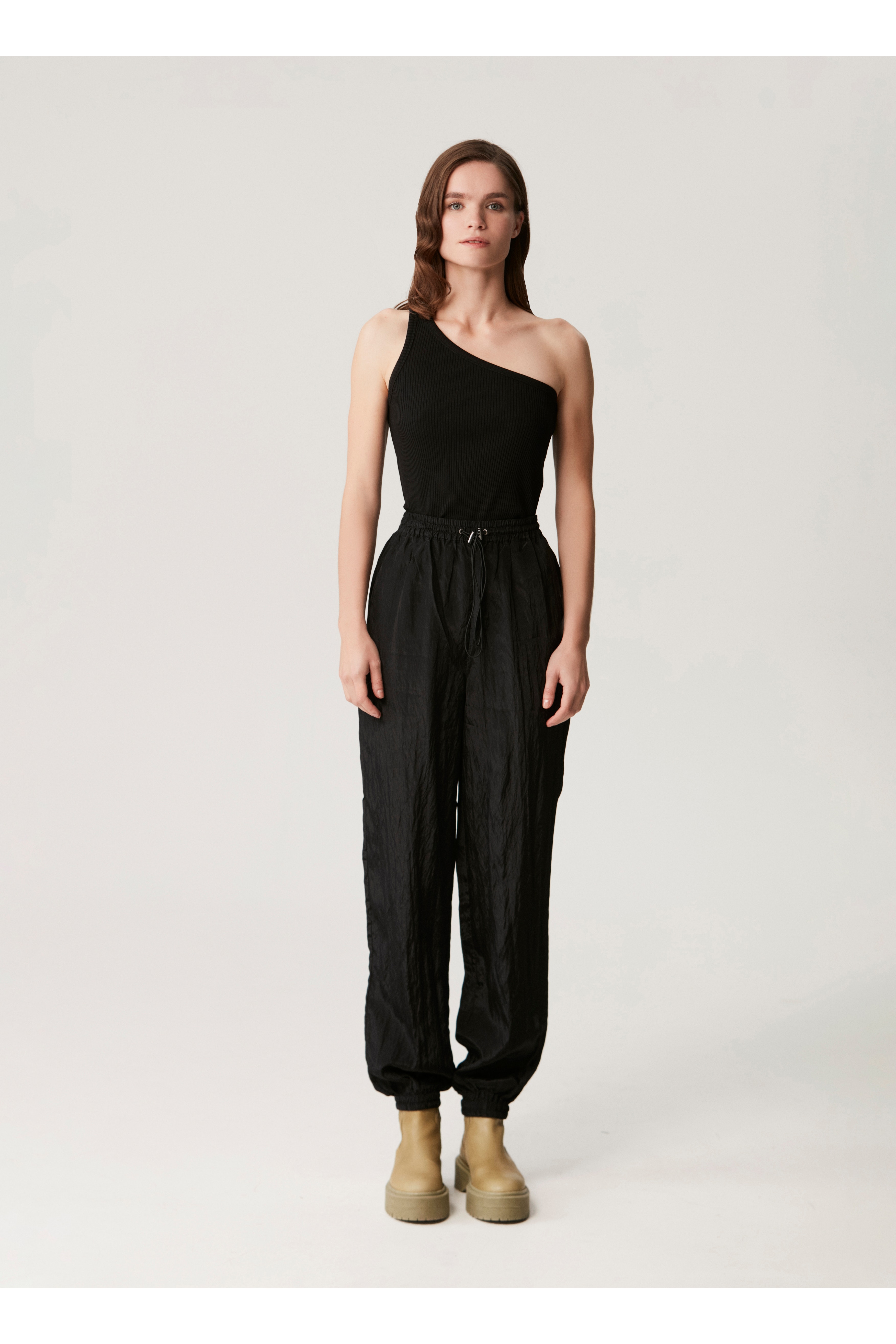 CleoGZ HW Pants LOOKBOOK FRONT 10905376-100017