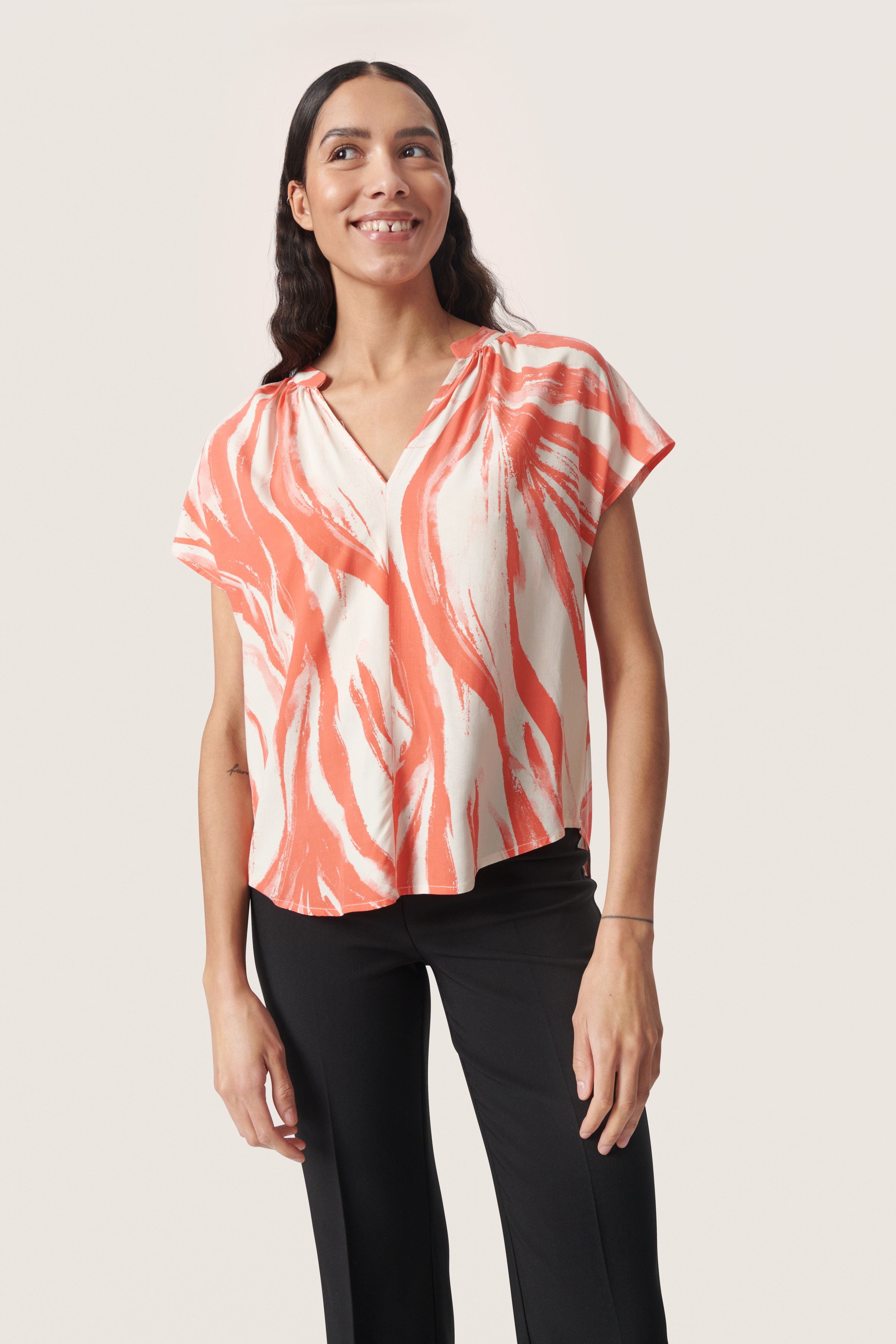 SLWynter Blouse LOOKBOOK FRONT 30407425-302875