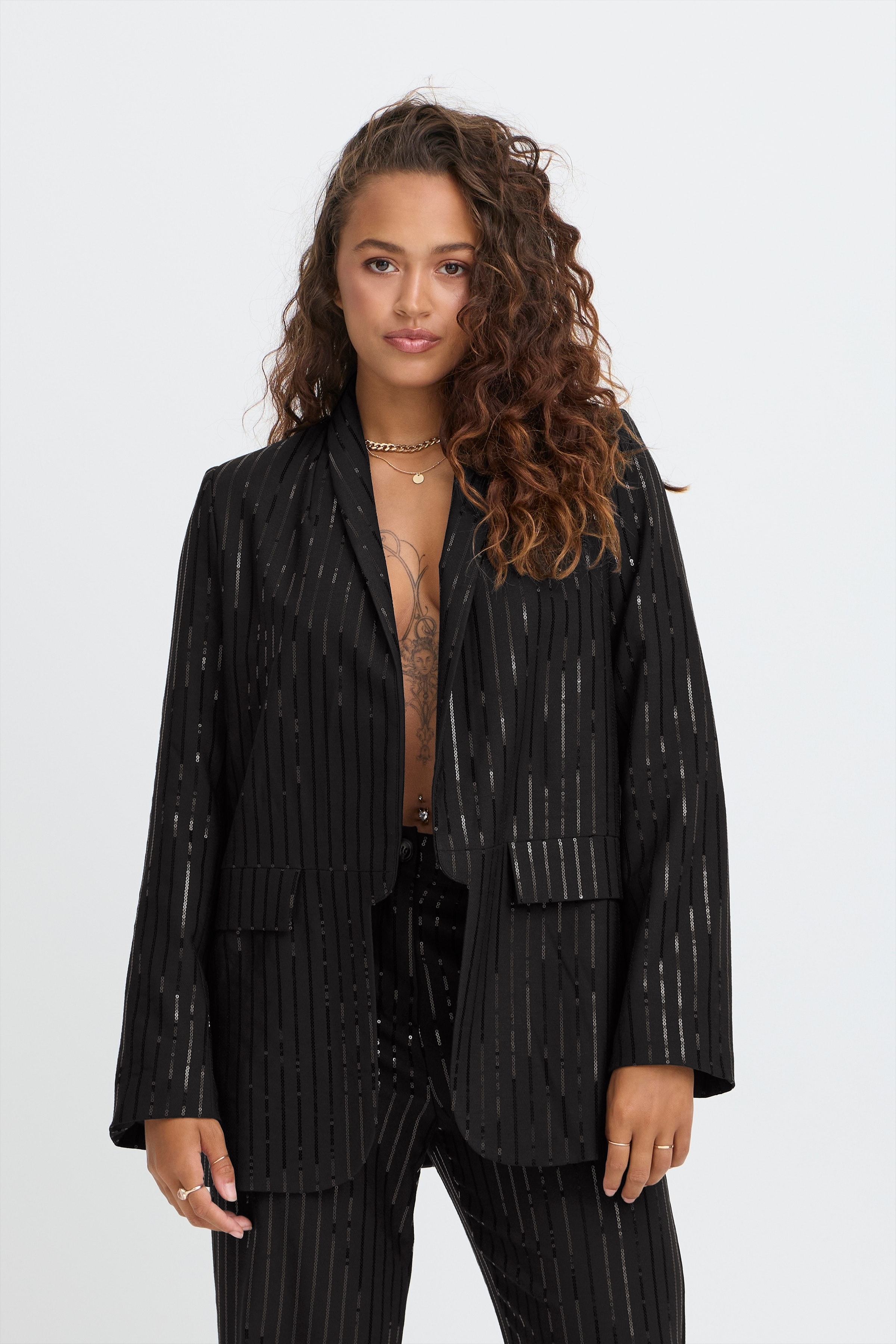 SBIVY Blazer LOOKBOOK FRONT 22101120-190303