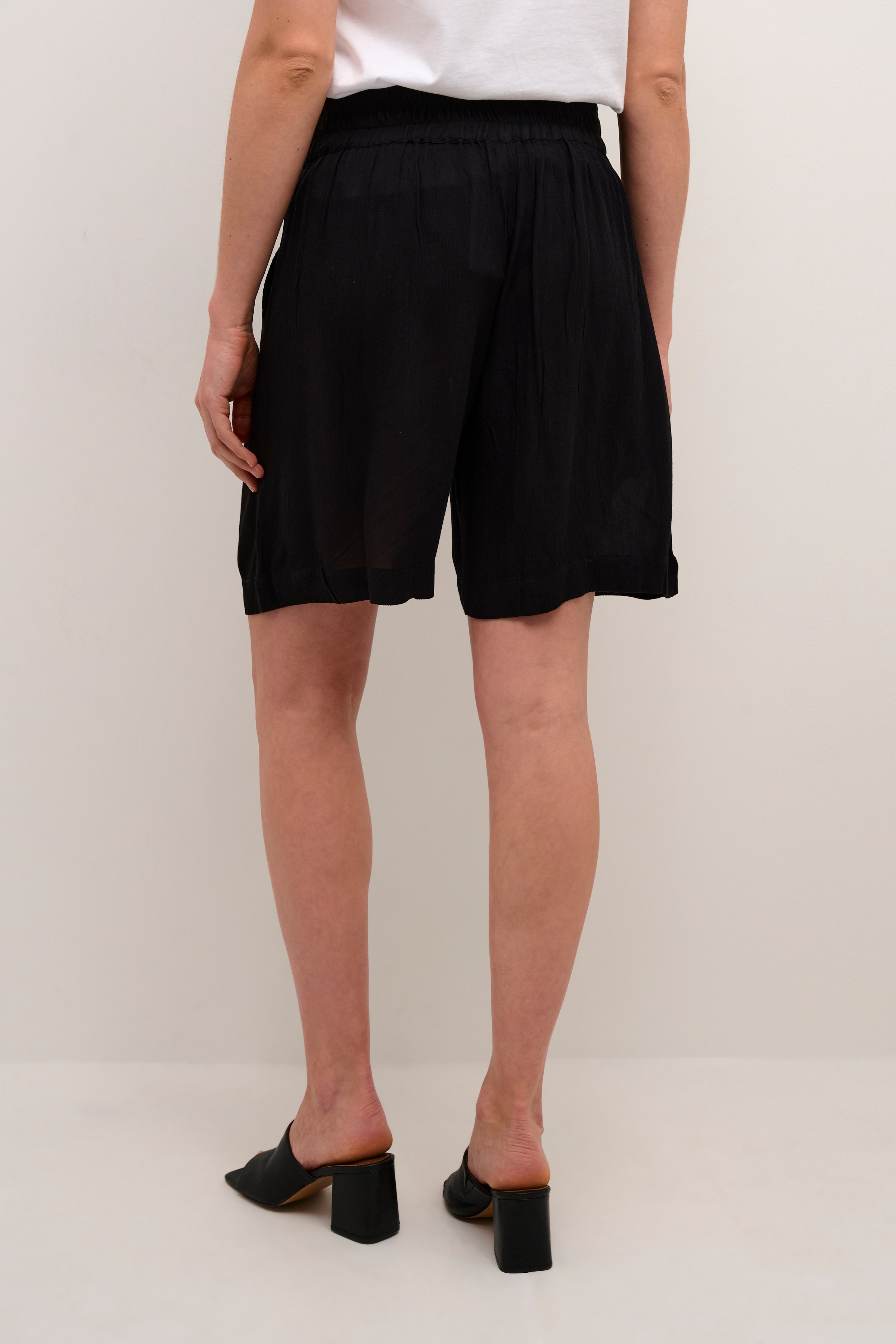 BPulla Shorts LOOKBOOK BACK 10590459-100121B