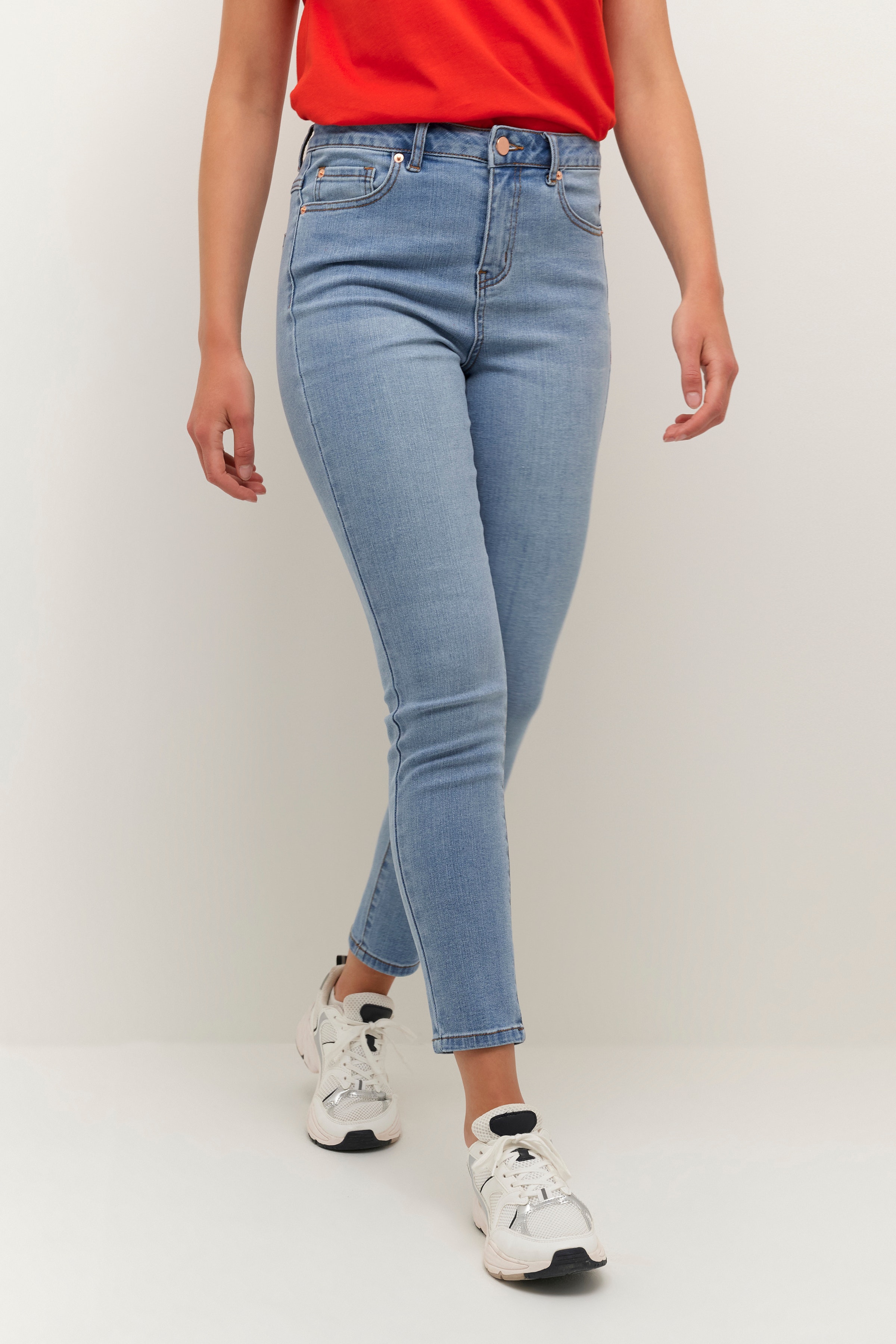 KAsinem Cropped Jeans LOOKBOOK FRONT 10506130-101012