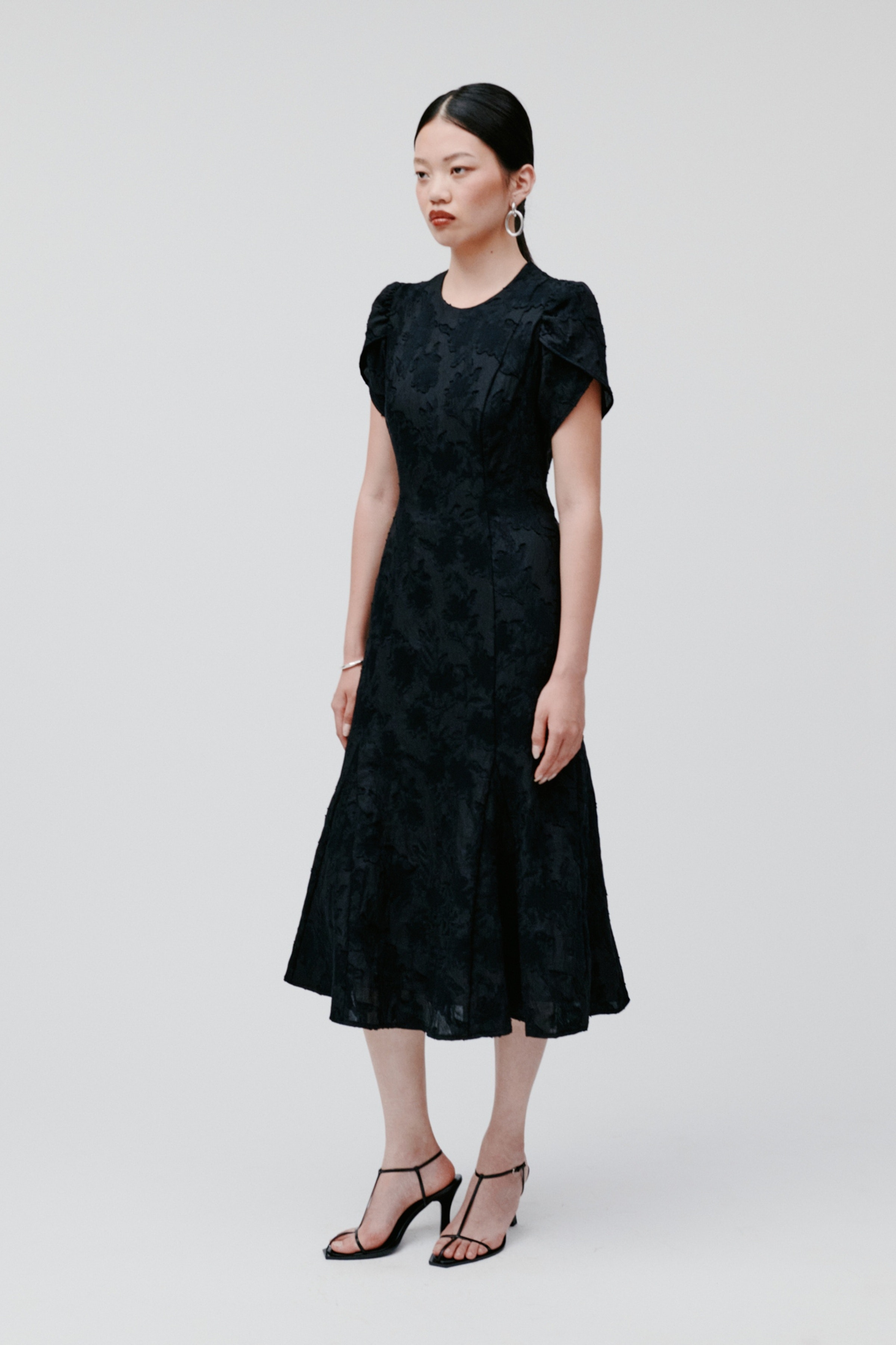 NASRIN Kjole LOOKBOOK FRONT 30600663-BK999