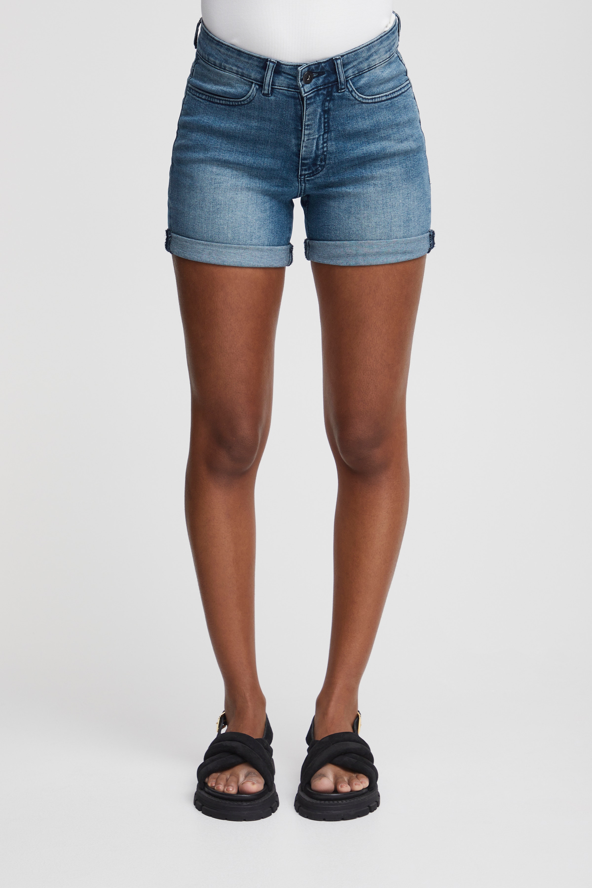 IHTWIGGY Shorts LOOKBOOK FRONT 20111412-19037