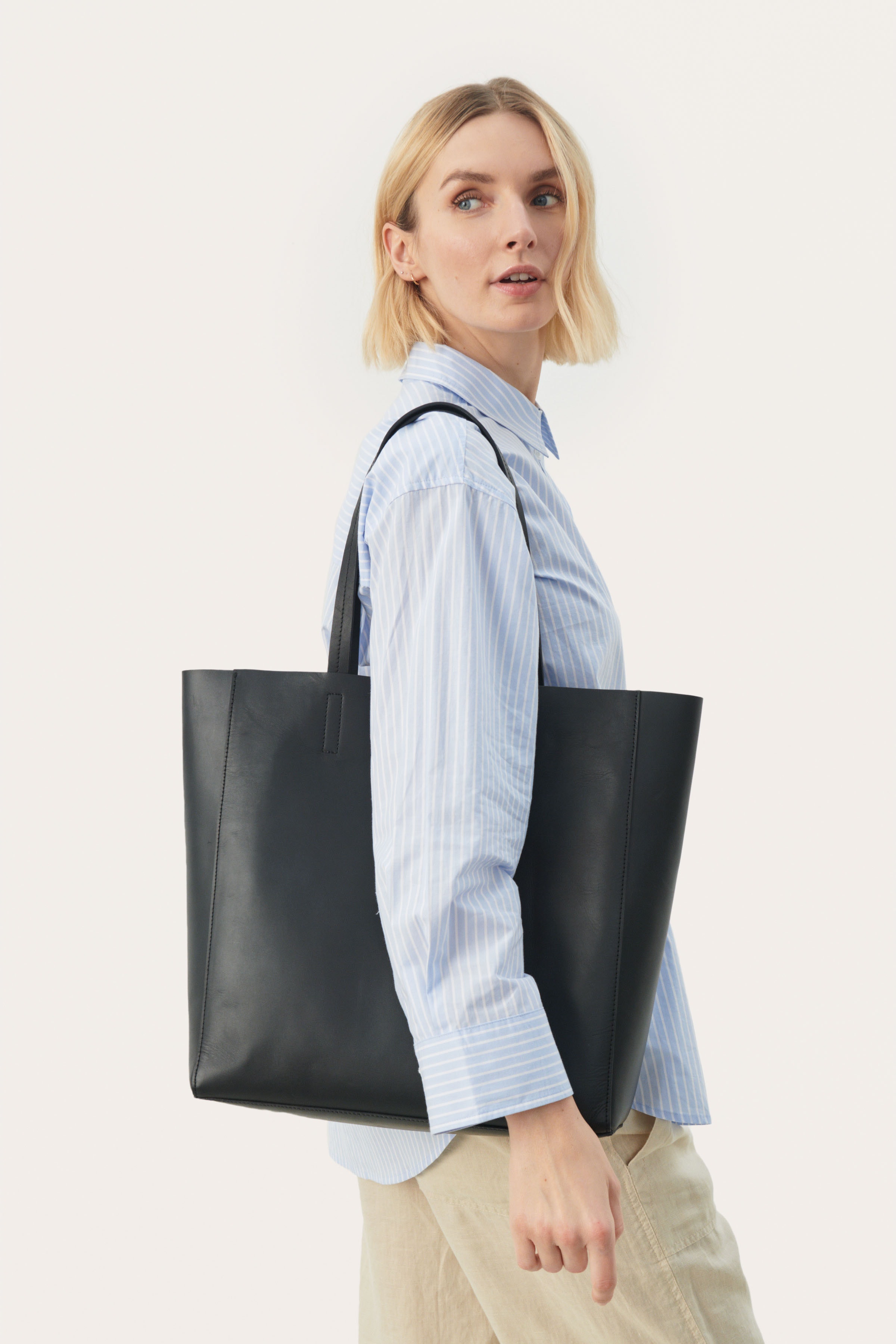 EmriePW Leather bag LOOKBOOK BACK 30308542-194008