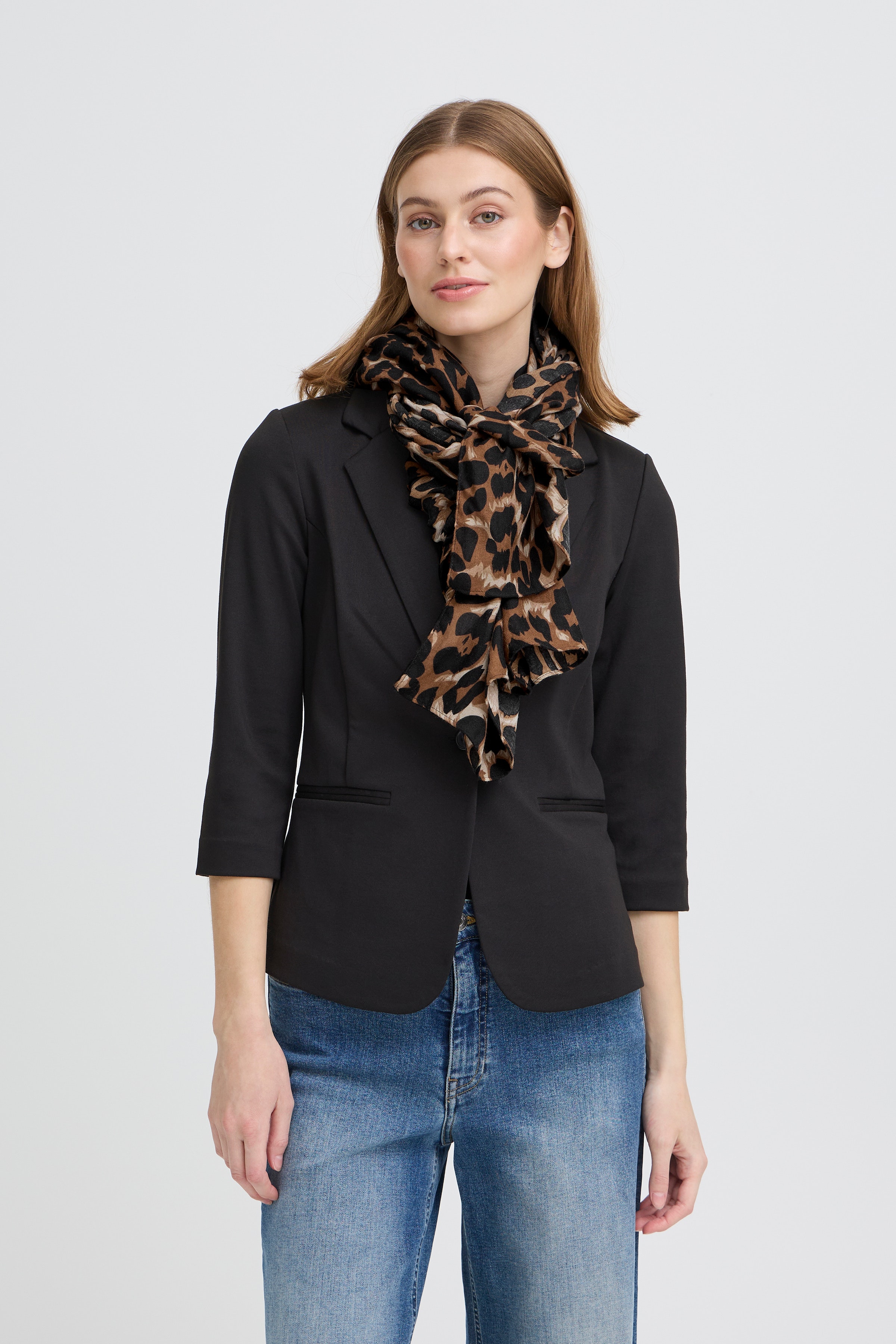 IAGATE Sjaal LOOKBOOK FRONT 20125318-194008