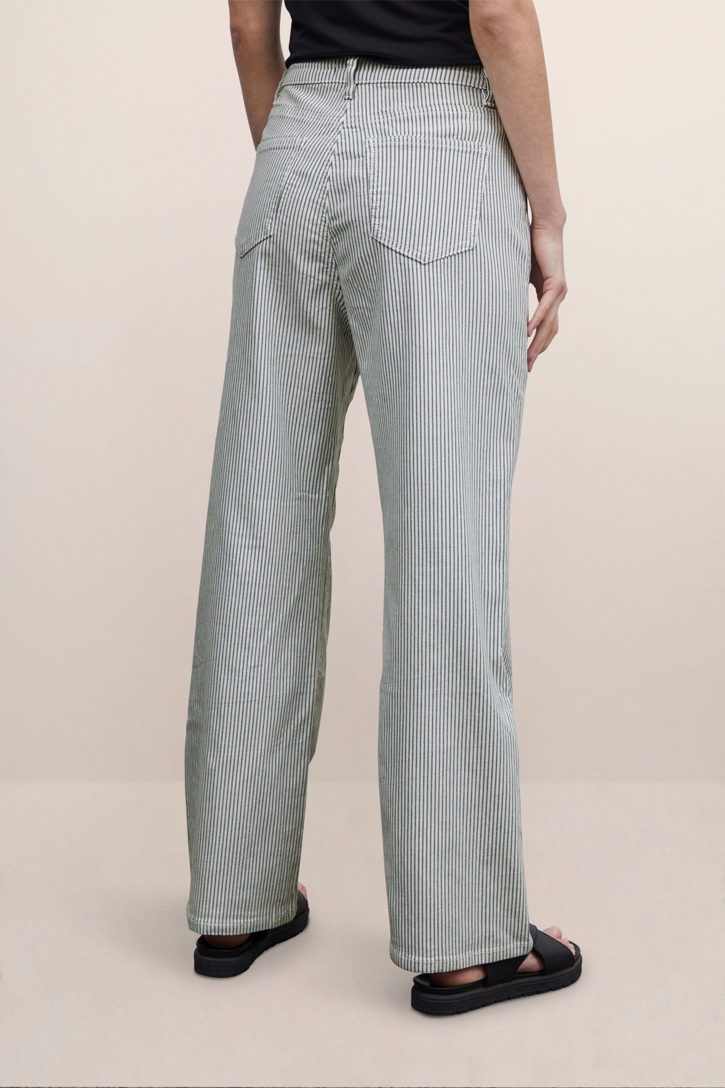 SBSTRIBEY Trousers LOOKBOOK BACK 22100149-110105