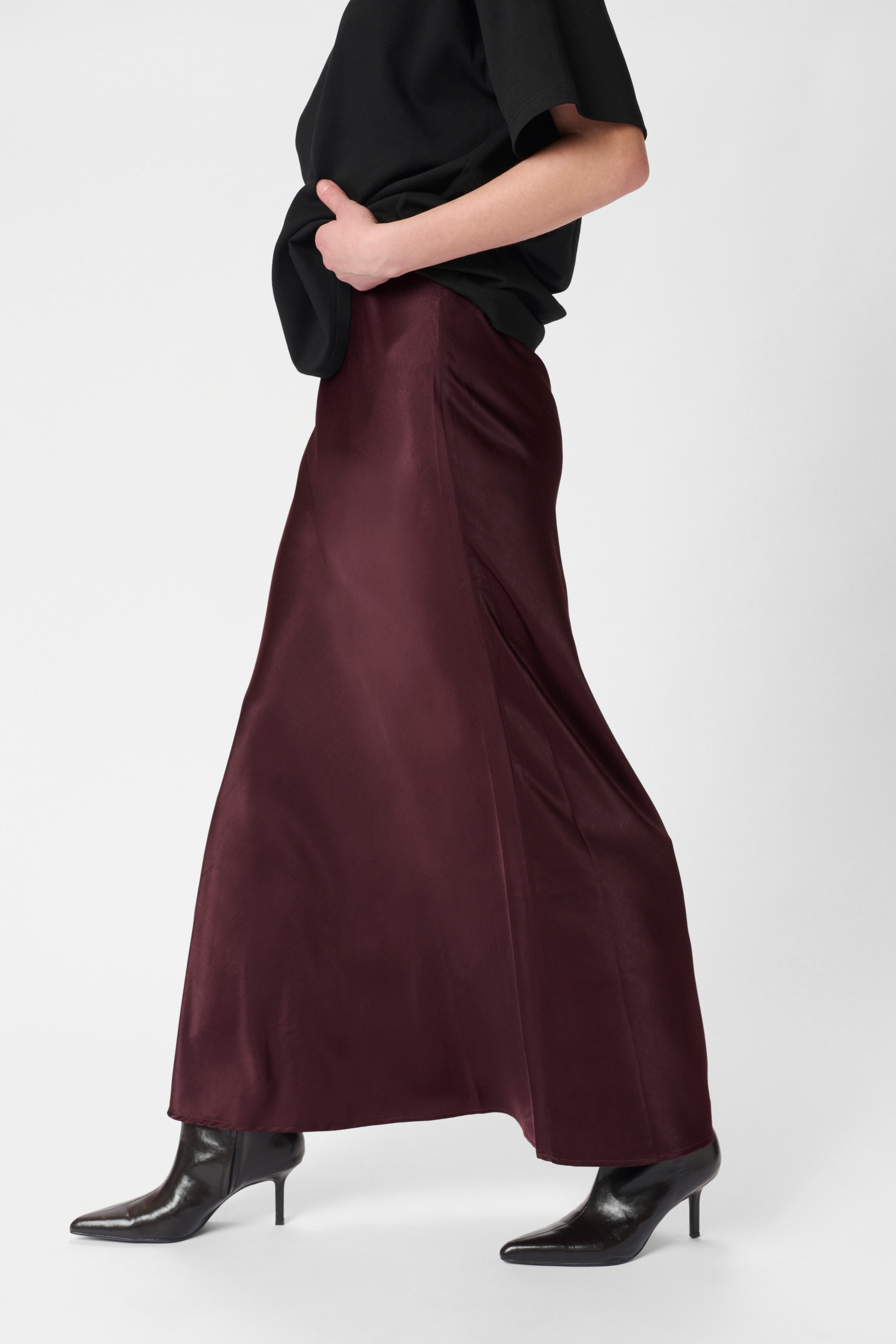 EstelleMW Long Skirt LOOKBOOK FRONT 10704820-191619