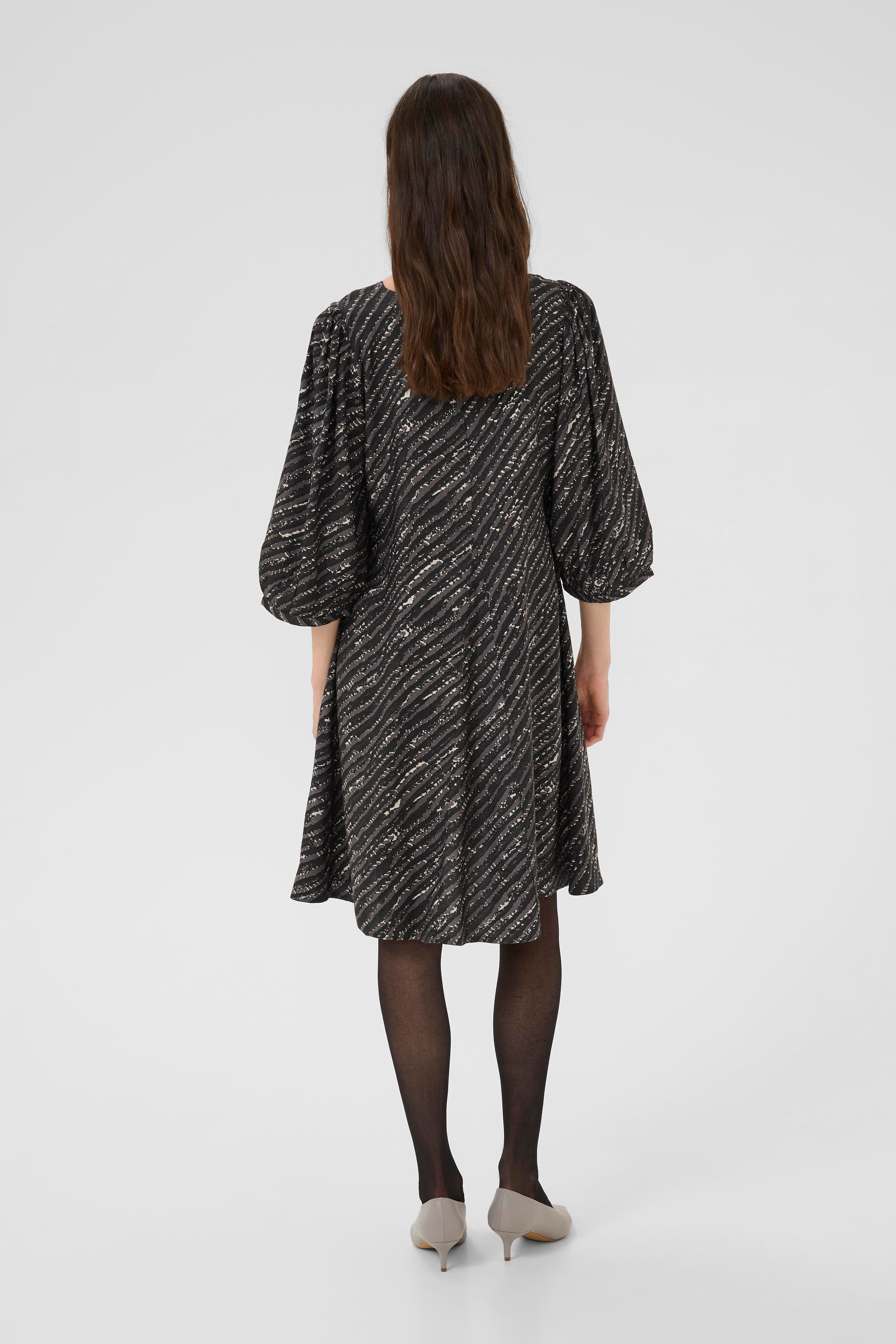 KBDavina Kjole LOOKBOOK BACK 10105783-108912