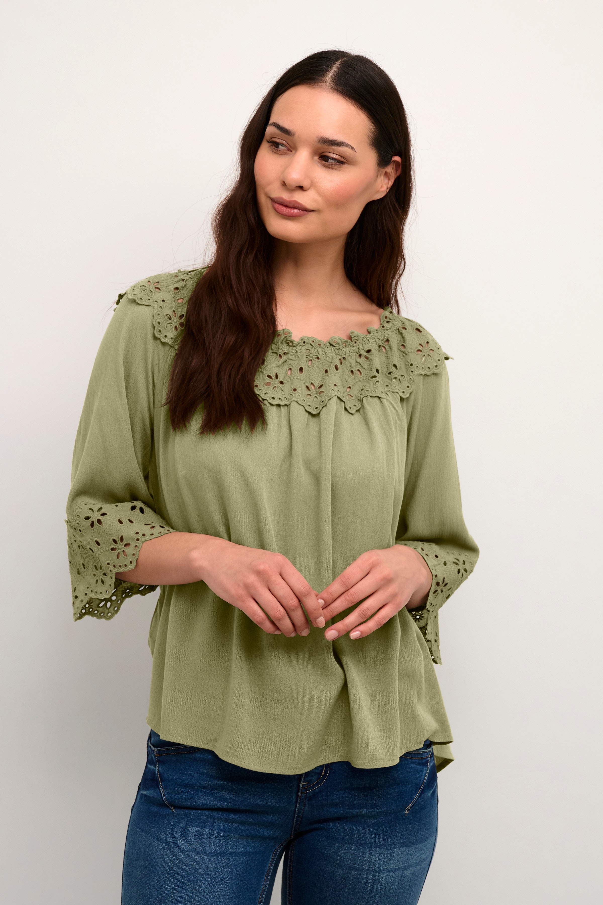 CRBea Blouse LOOKBOOK FRONT 10609788-170115