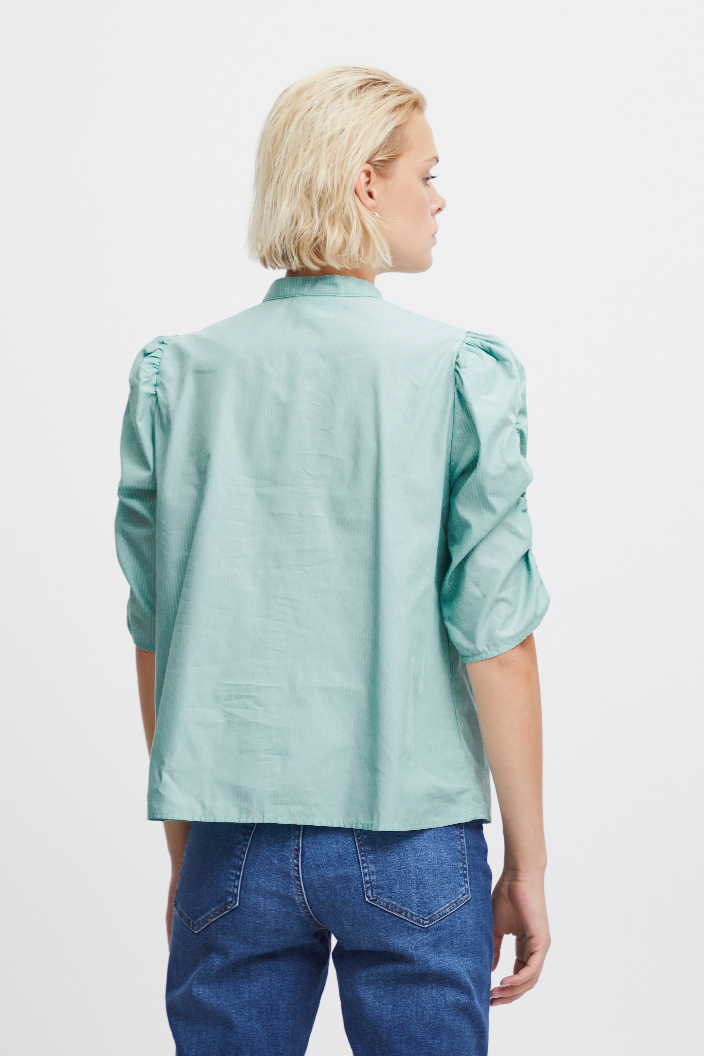 Kortermet bluse LOOKBOOK BACK 20121475-203302