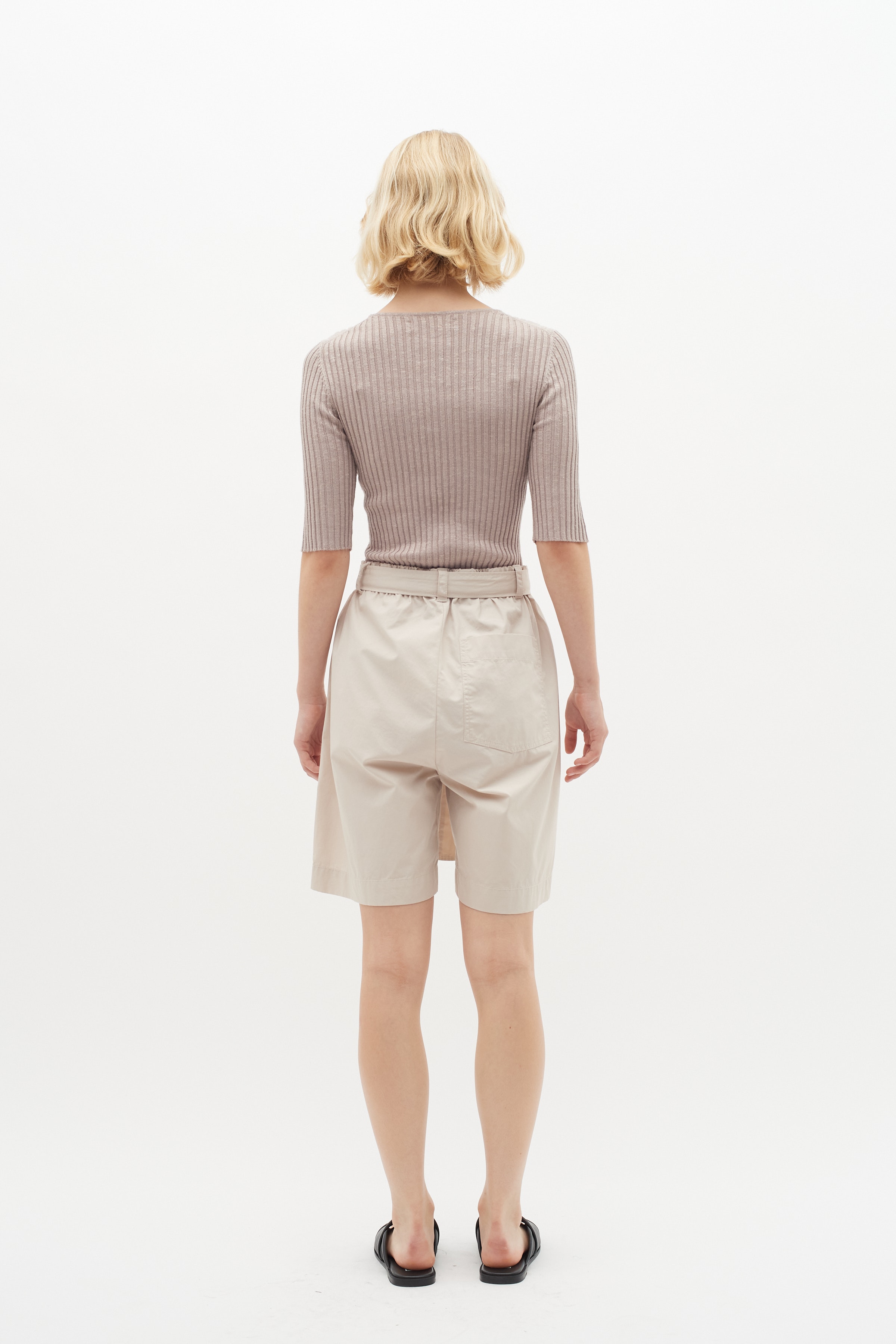 ElinaIW Shorts LOOKBOOK BACK 30109303-130403