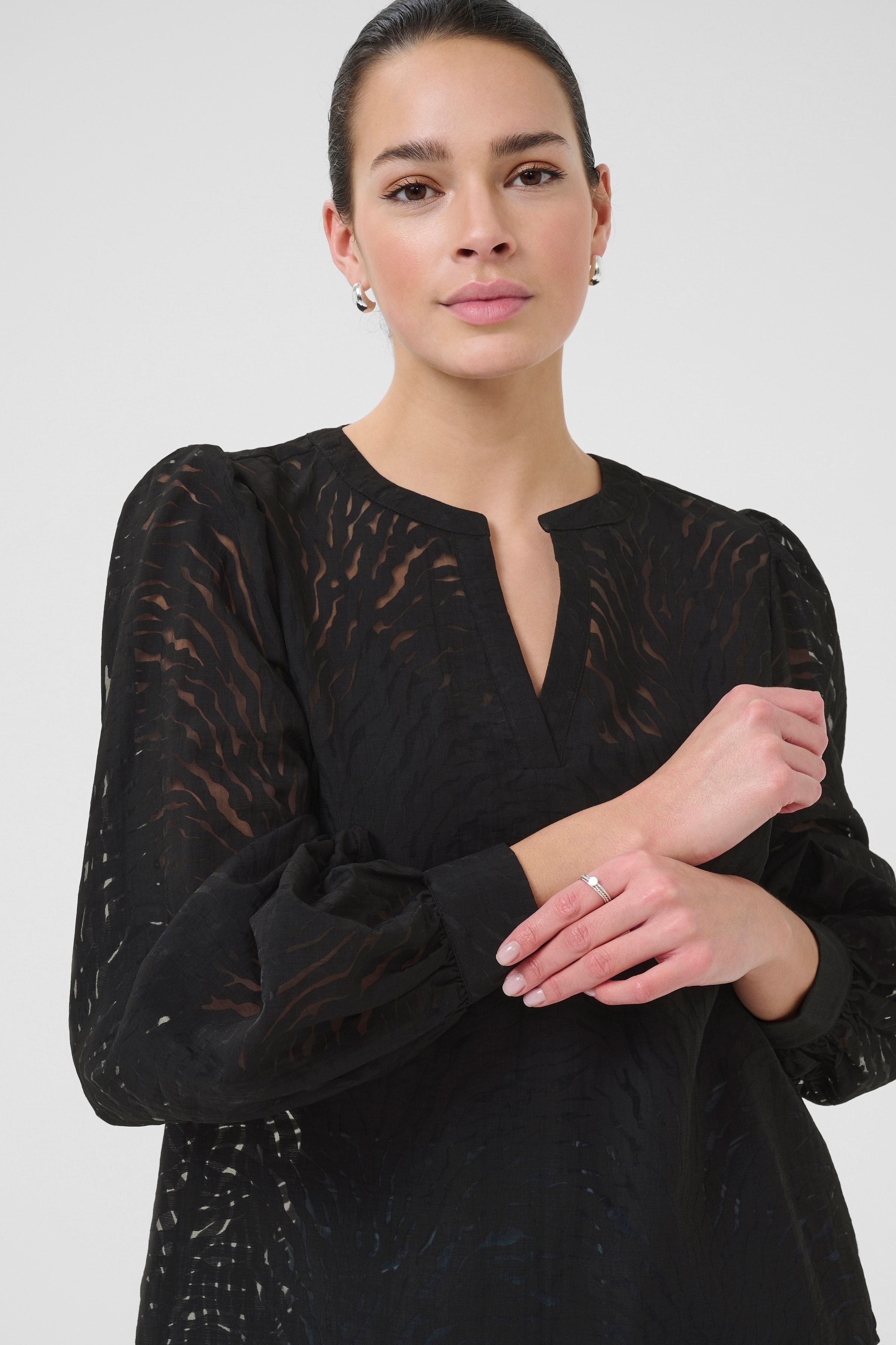 KAvivian Bluse LOOKBOOK DETAIL 10510622-100121