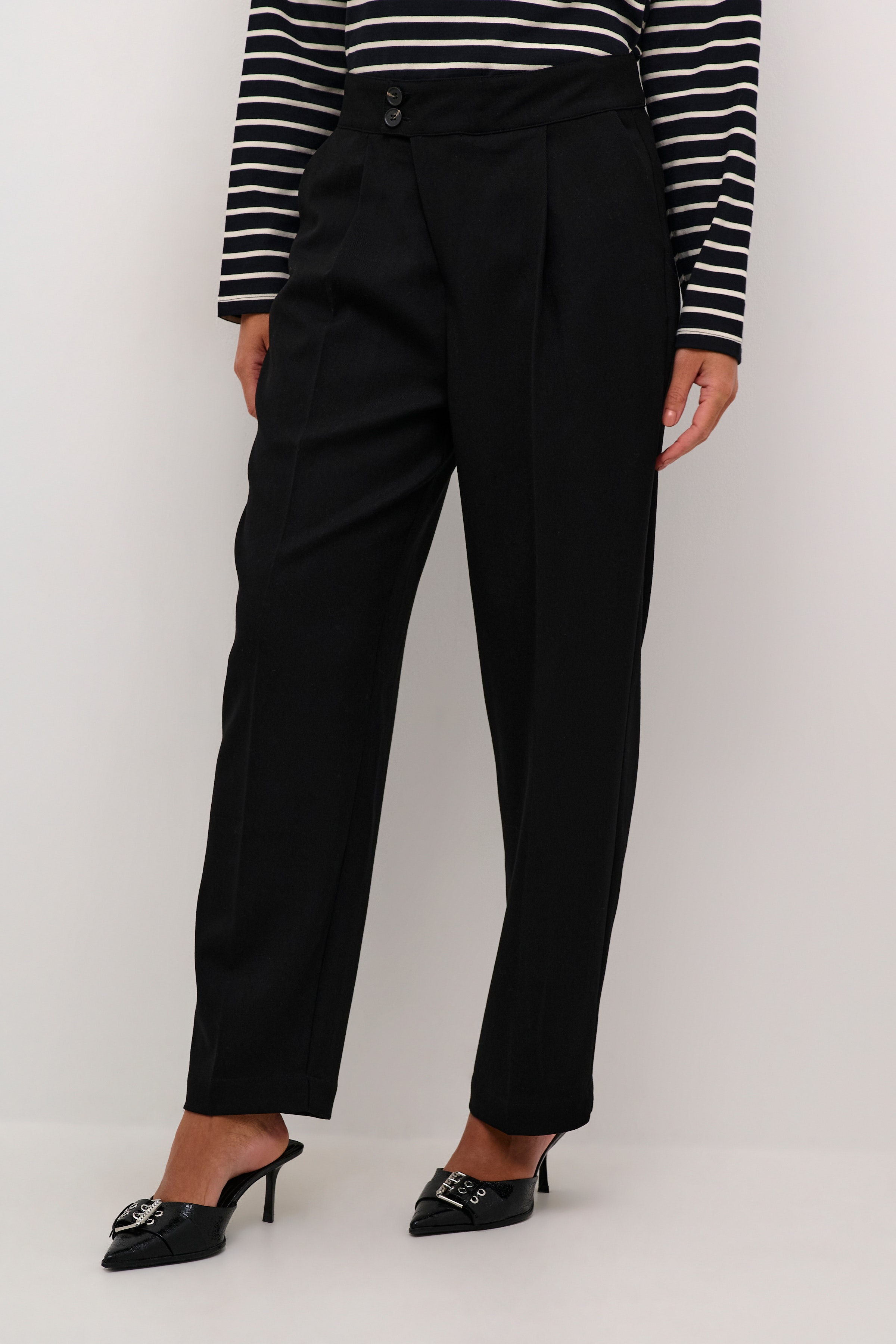 KAmerle Trousers LOOKBOOK FRONT 10509194-100121