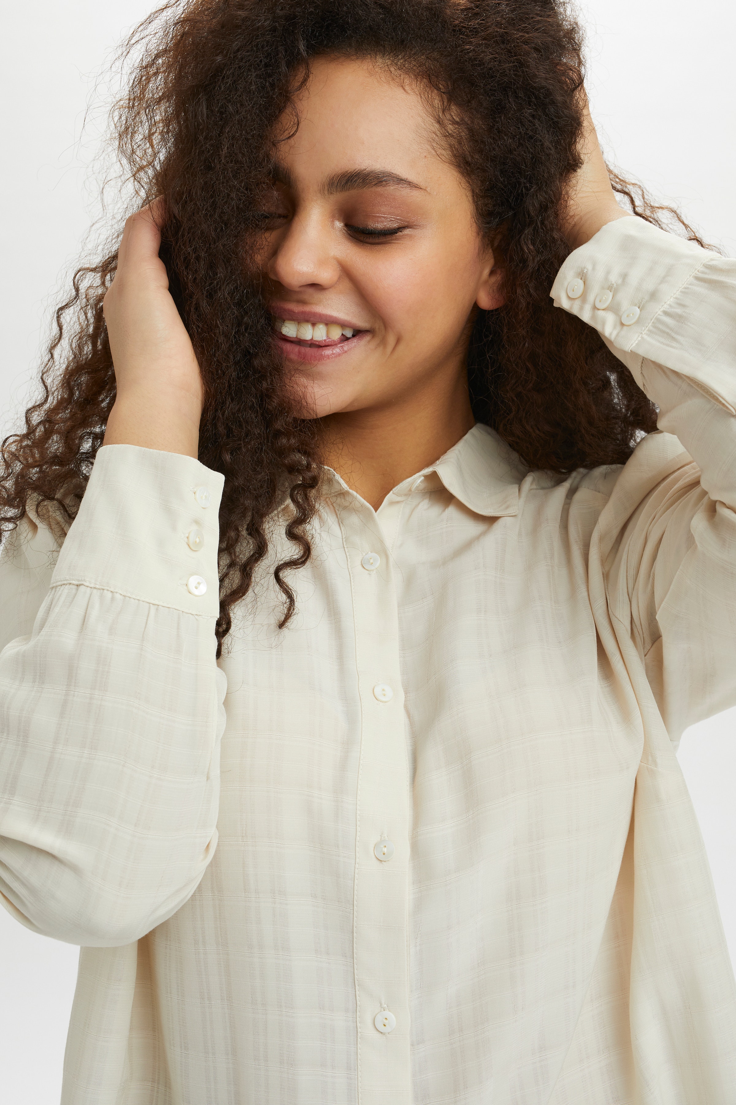 KCdiana Long sleeved shirt LOOKBOOK DETAIL 10580555-131106