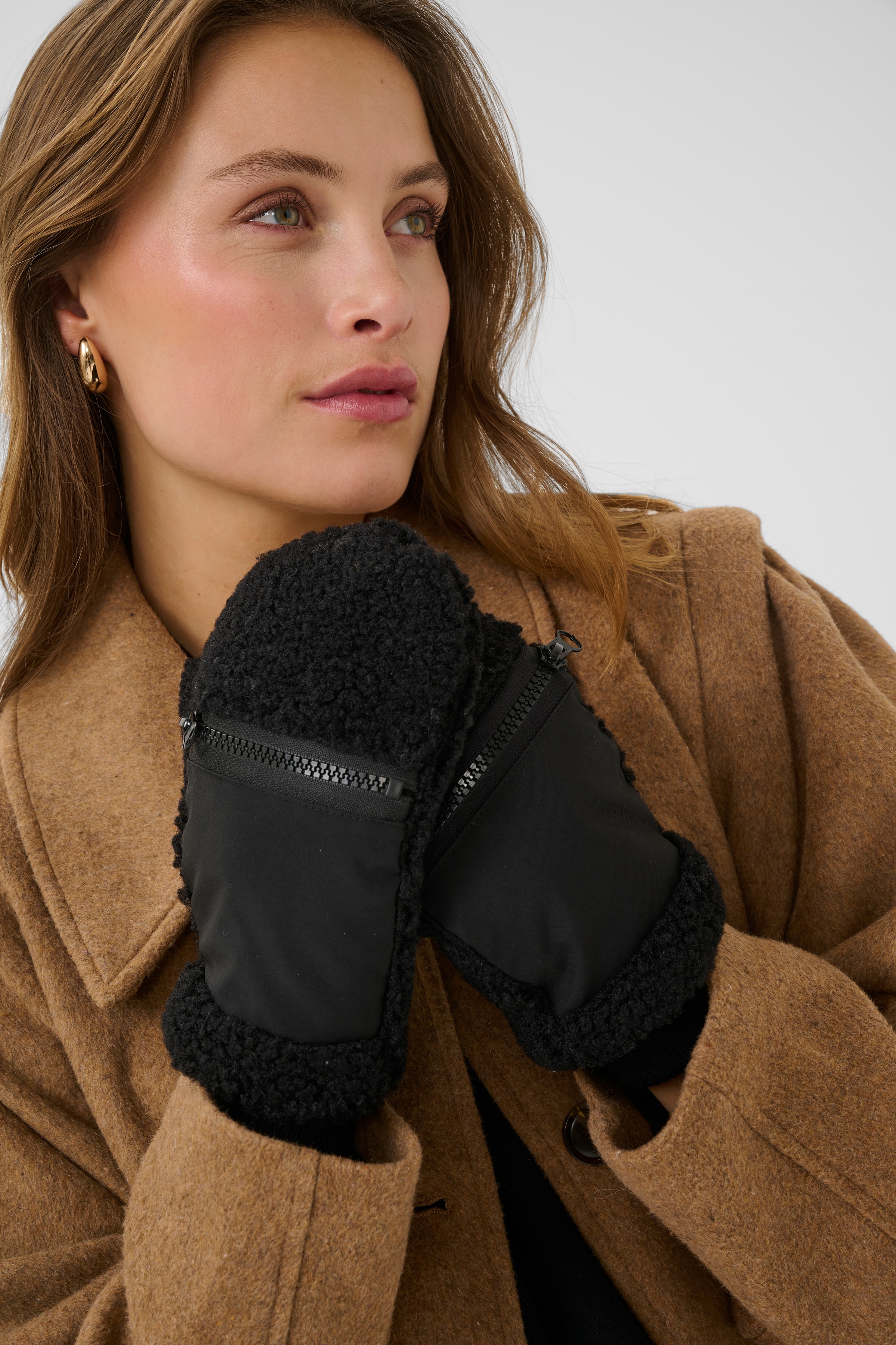 KAlulu Gloves LOOKBOOK DETAIL 10510412-100121