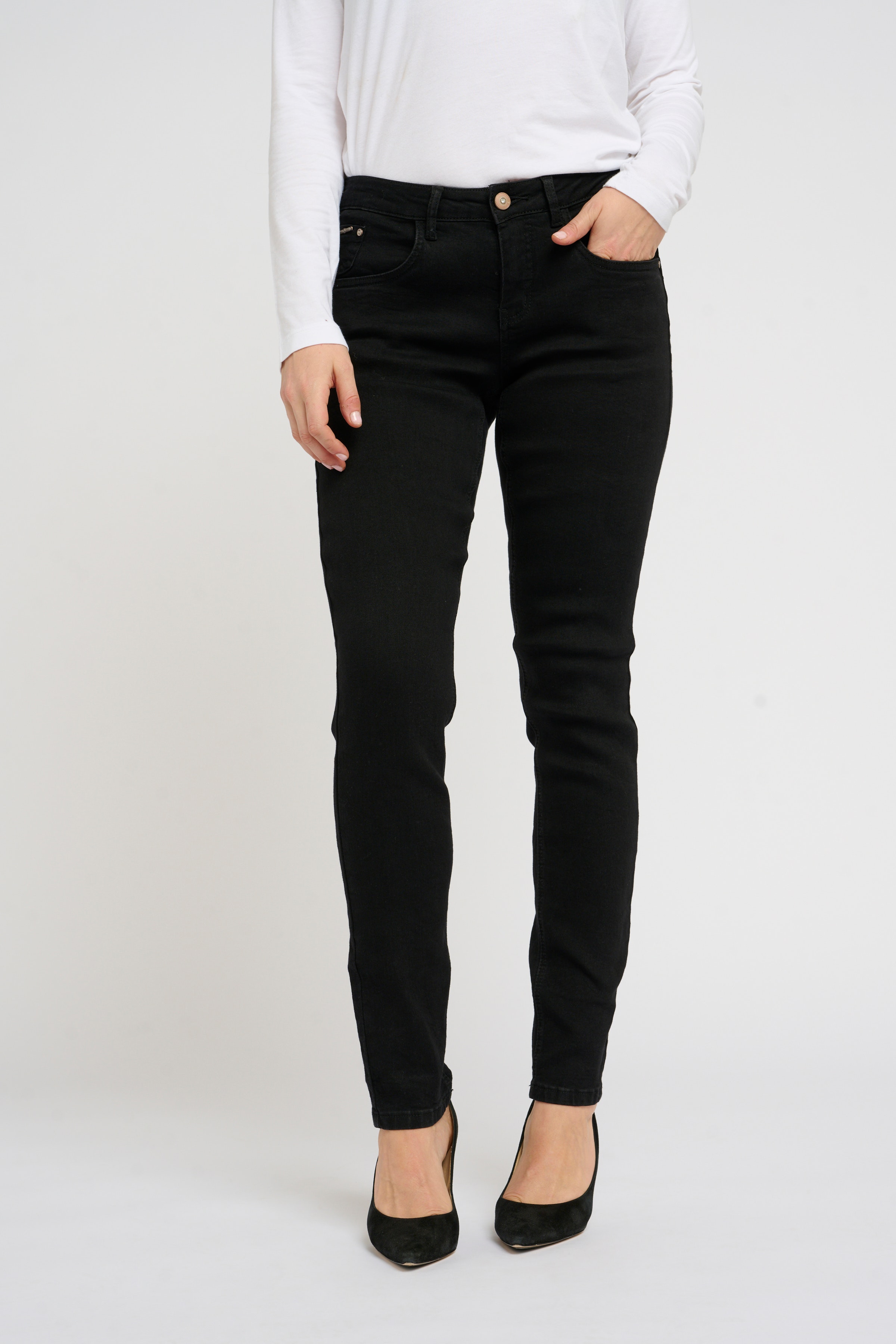 CRLone Jeans LOOKBOOK FRONT 10609566-101402