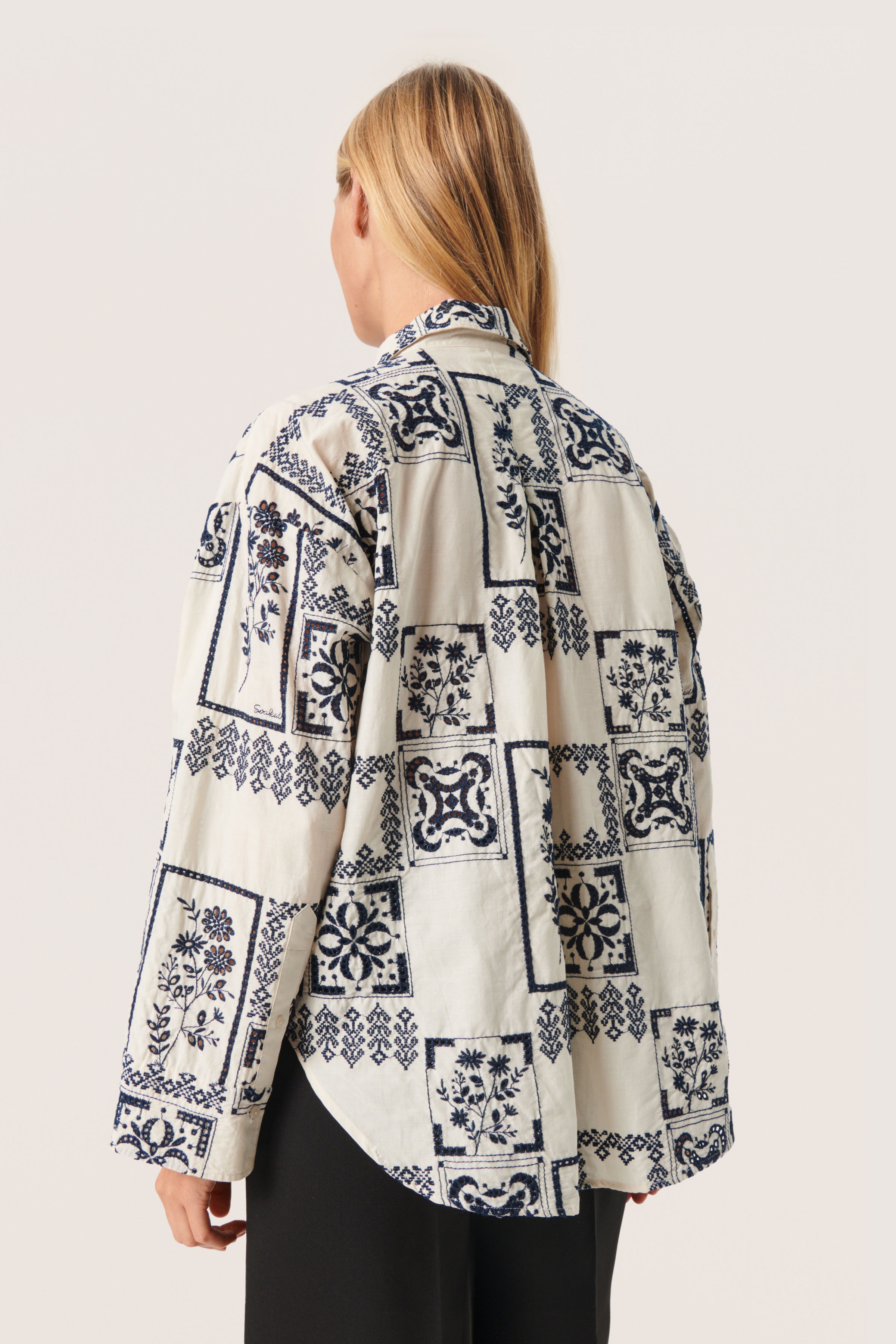 SLReesha Shirt LOOKBOOK BACK 30407202-110701