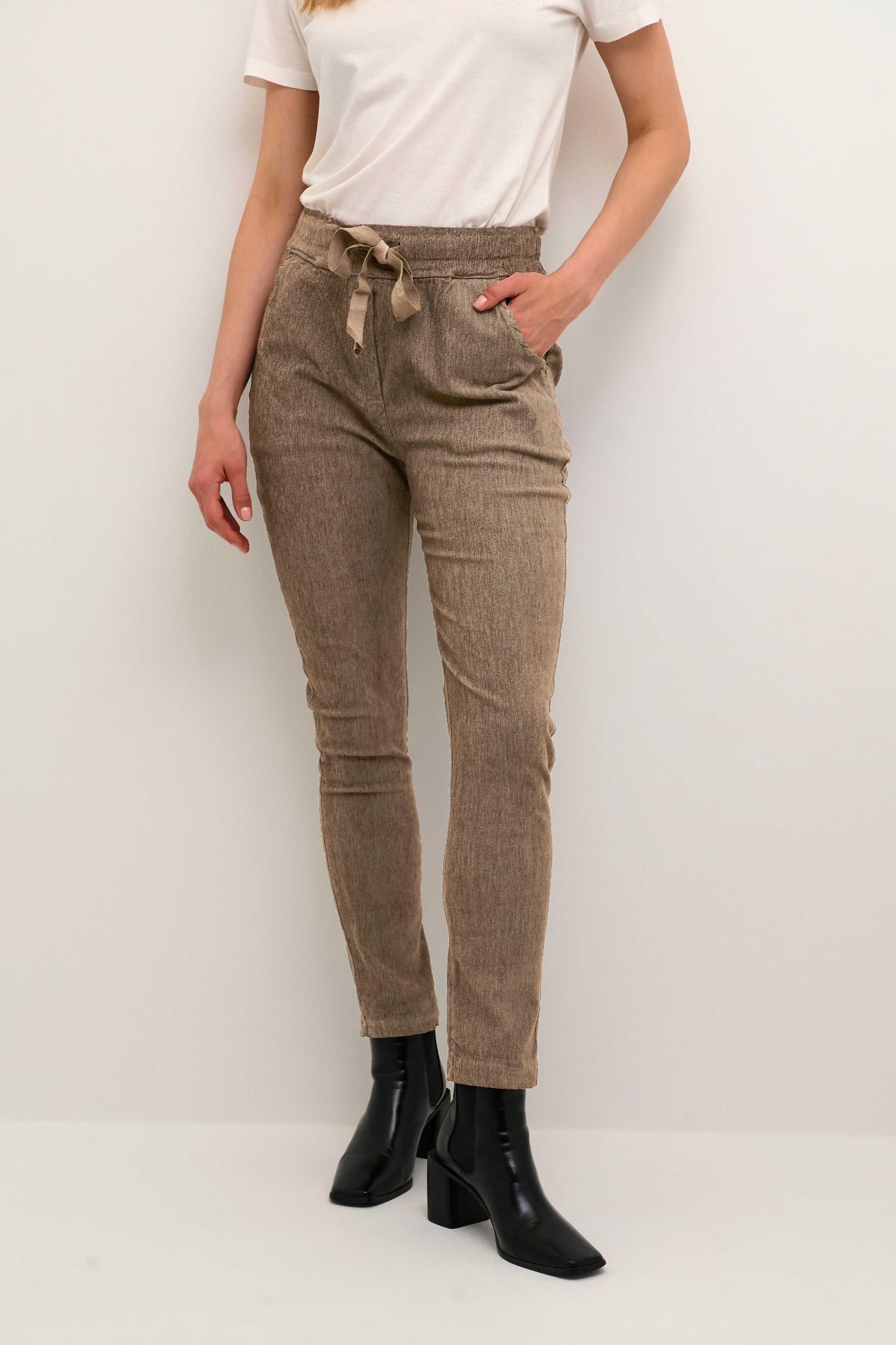 CRLena Trousers LOOKBOOK FRONT 10650780-104793