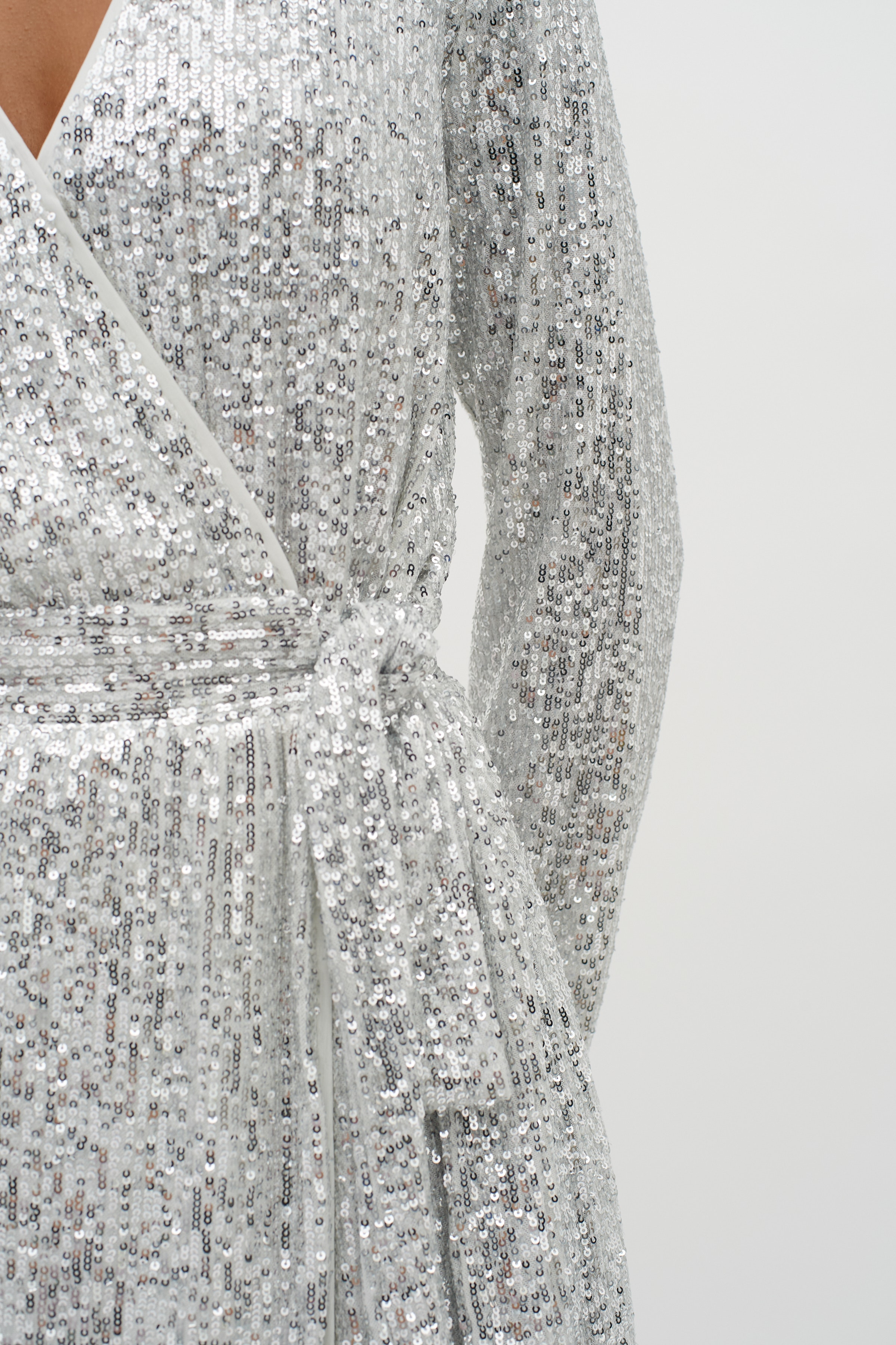 JarjarIW Sequin Dress LOOKBOOK DETAIL 30108866-300030