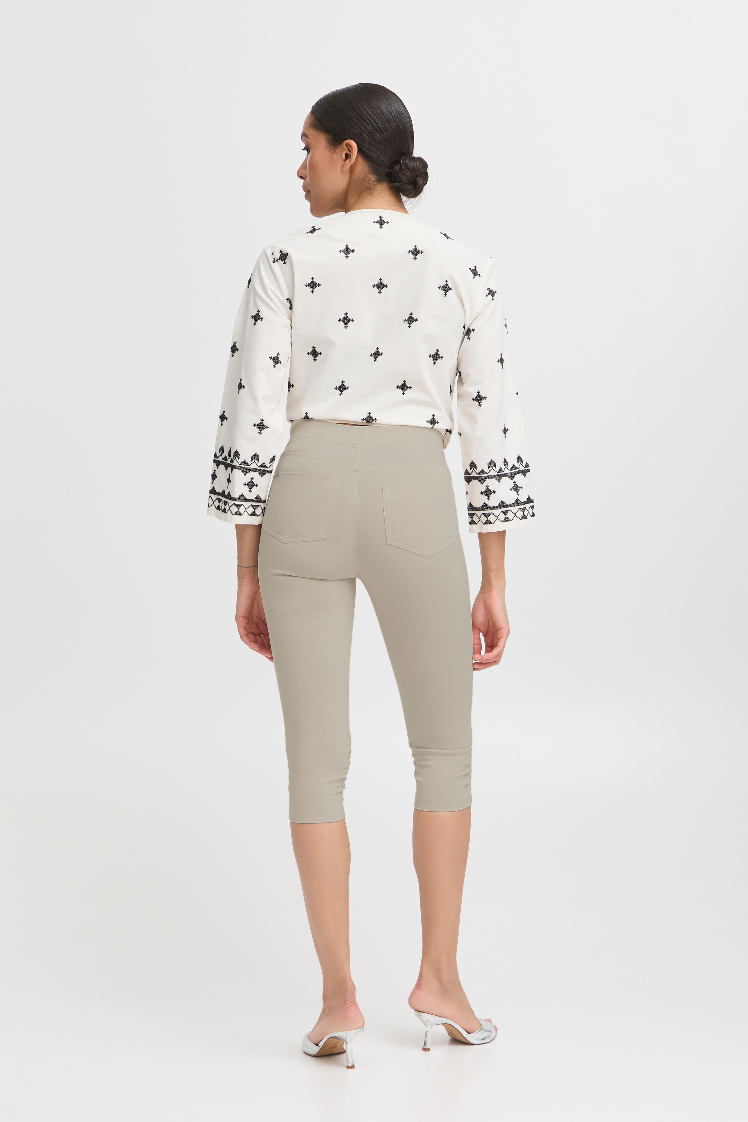 BYKEIRA Caprihose LOOKBOOK BACK 20805611-140708