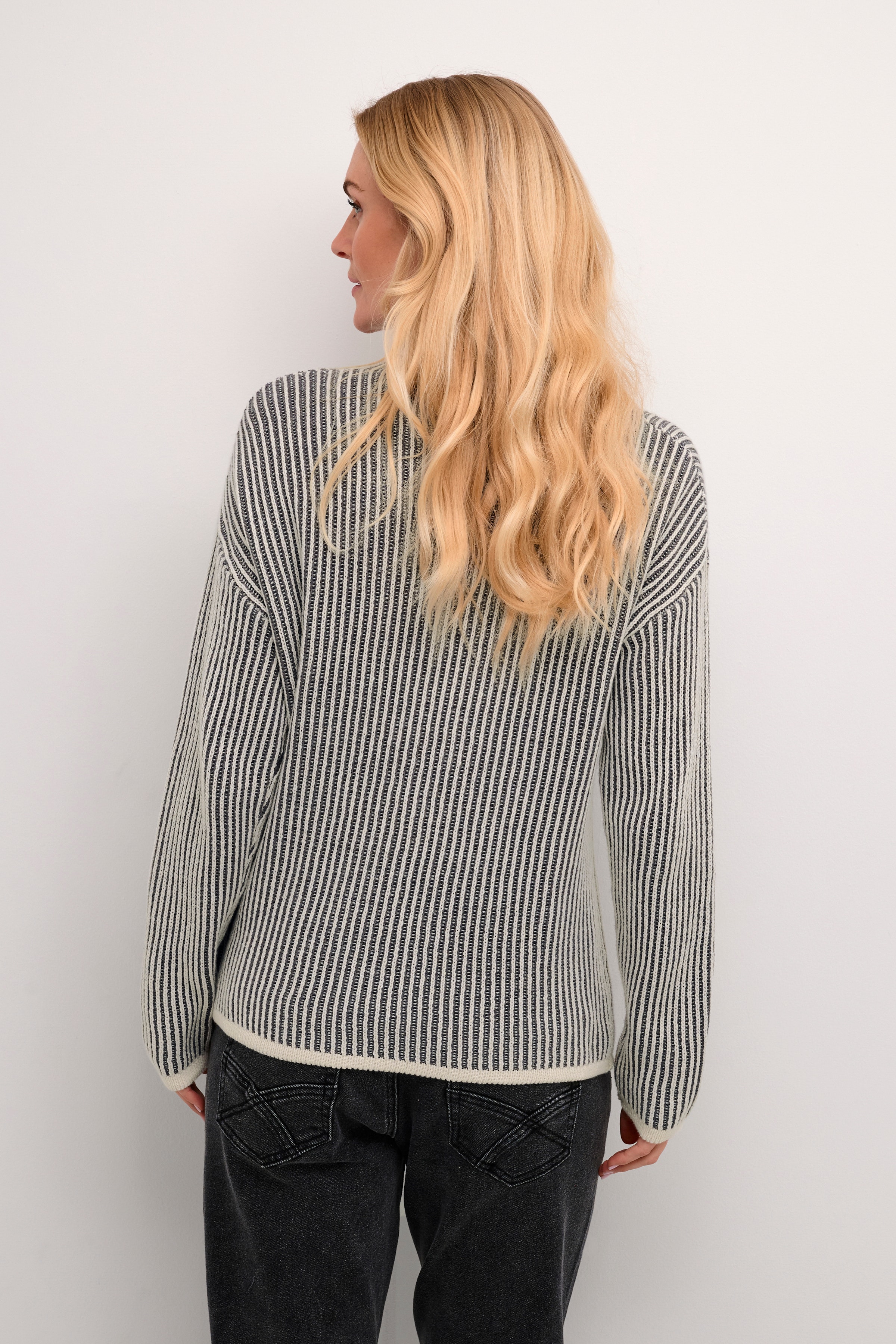 CRSoffie Pullover LOOKBOOK BACK 10612841-106423